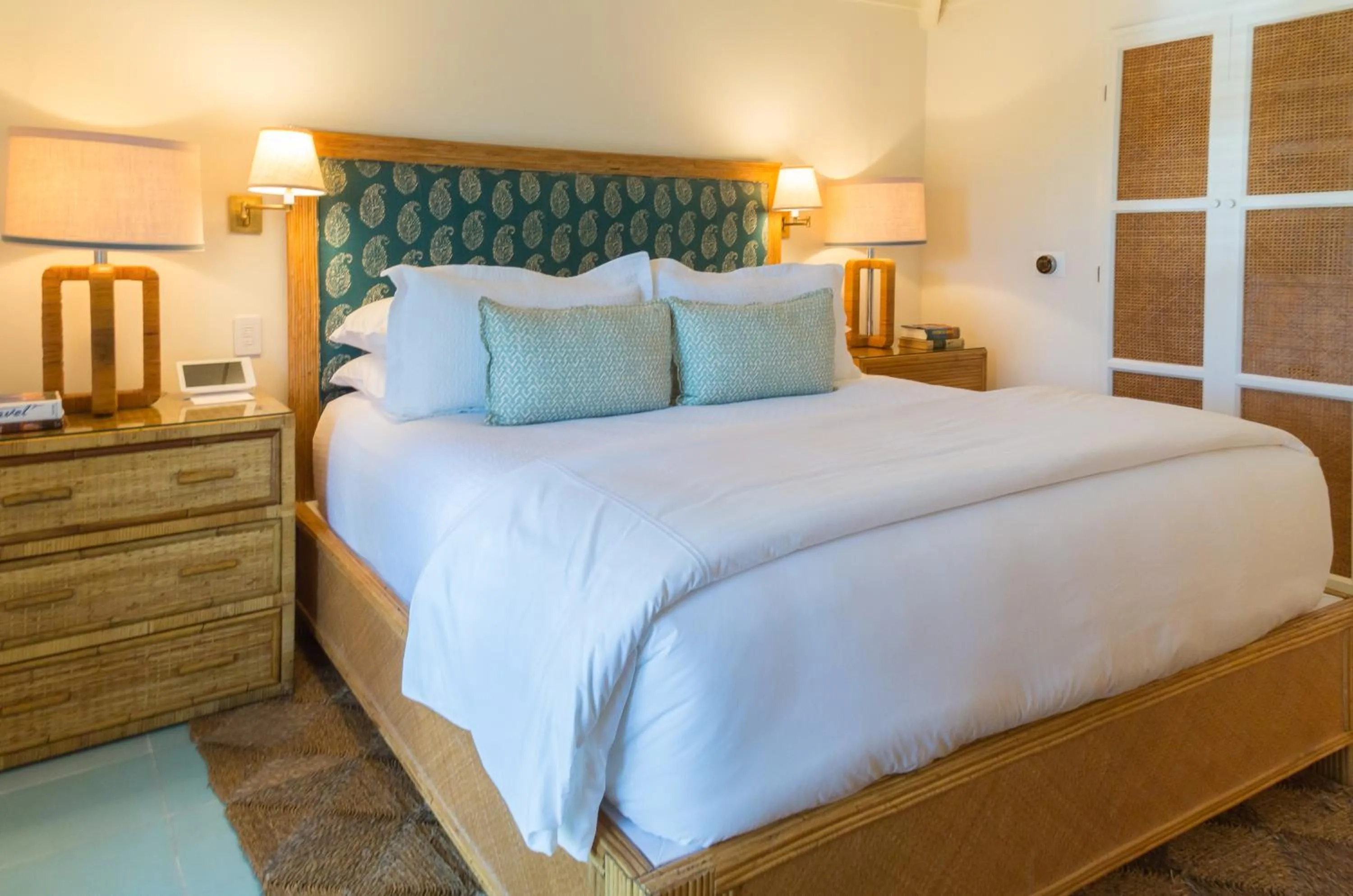 Bed in Eleven Bahama House