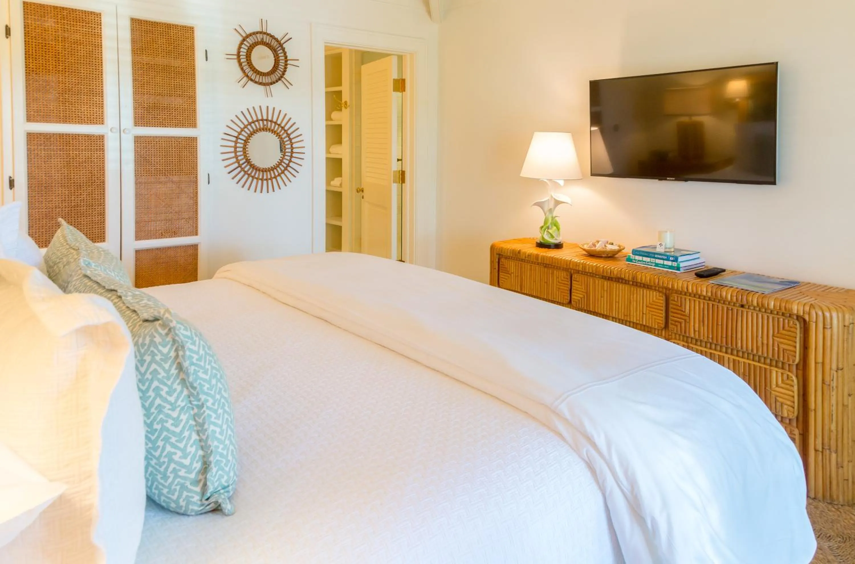 Bed in Eleven Bahama House