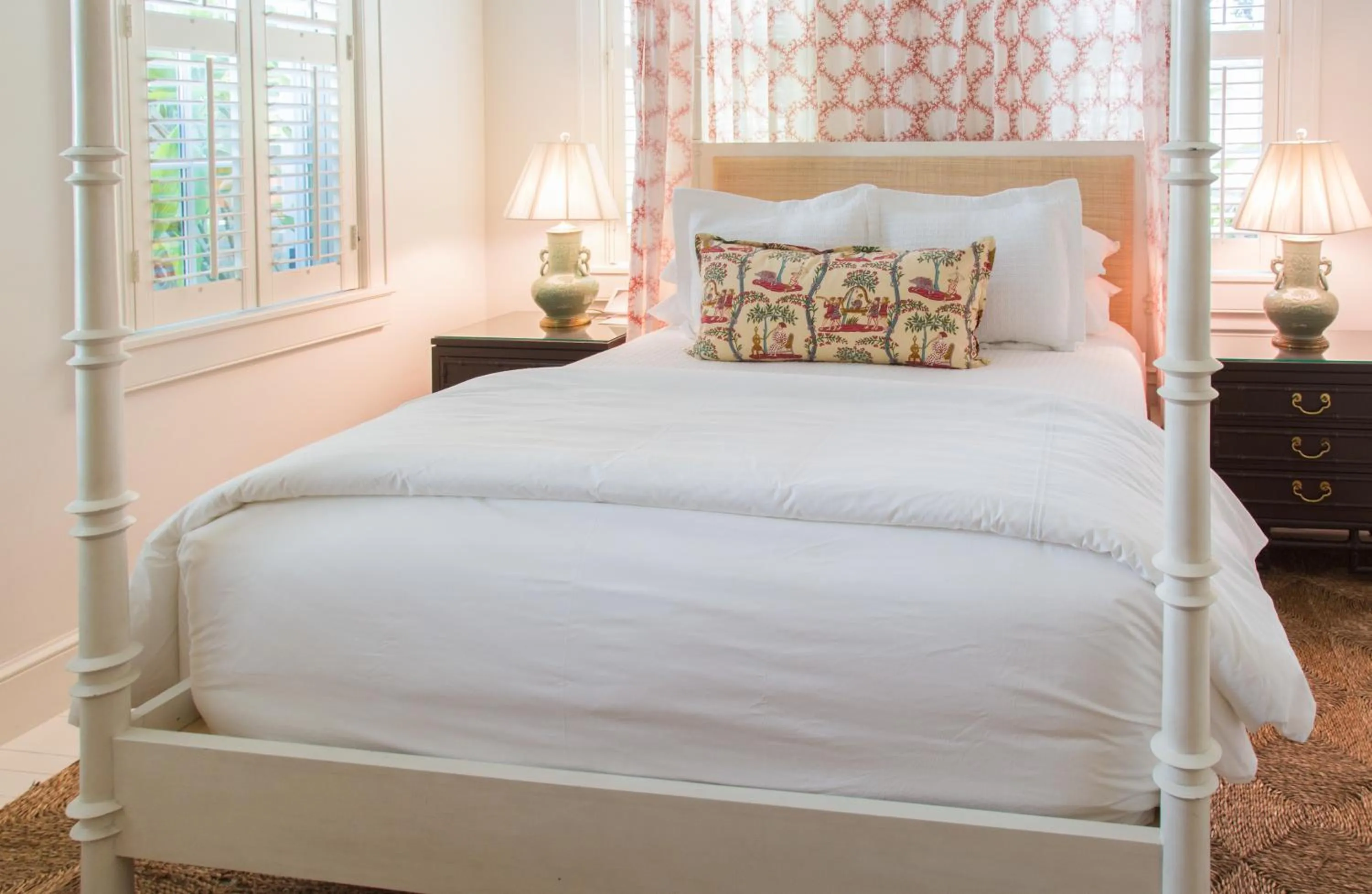 Bed in Eleven Bahama House