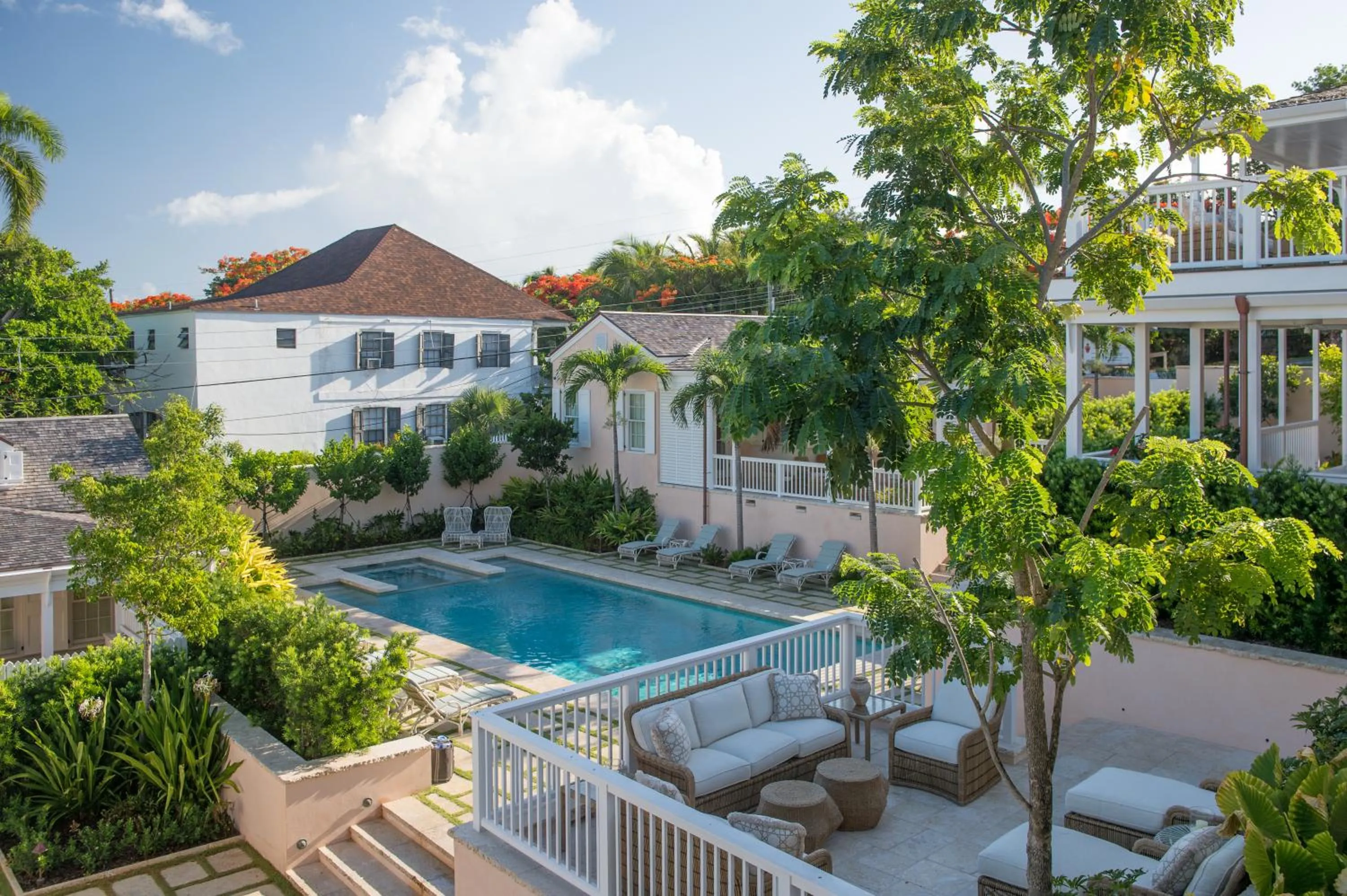 Property building in Eleven Bahama House