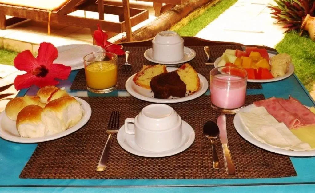 Buffet breakfast in Pousada Capitães do Mar