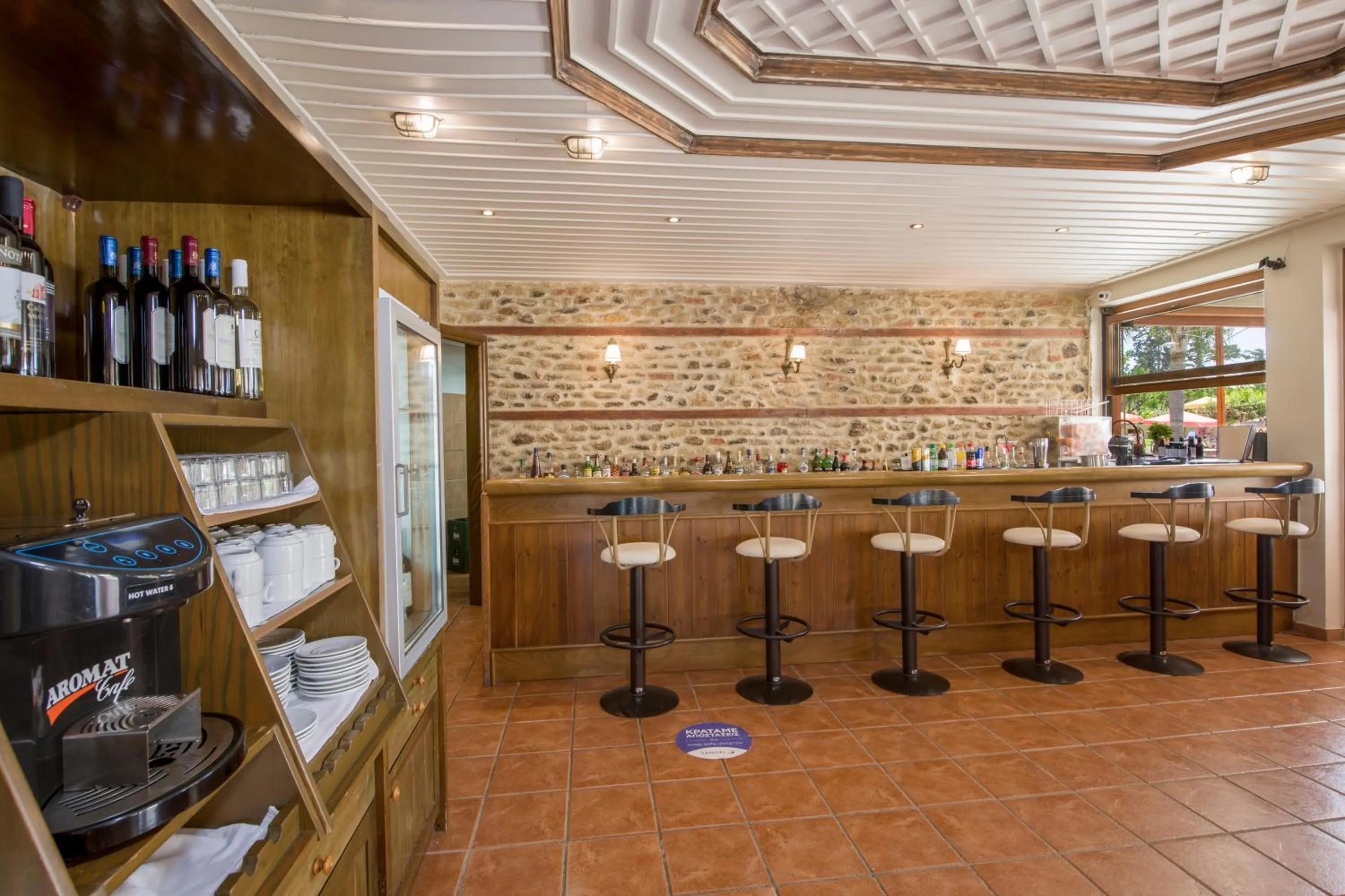 Restaurant/places to eat in Omega Platanias