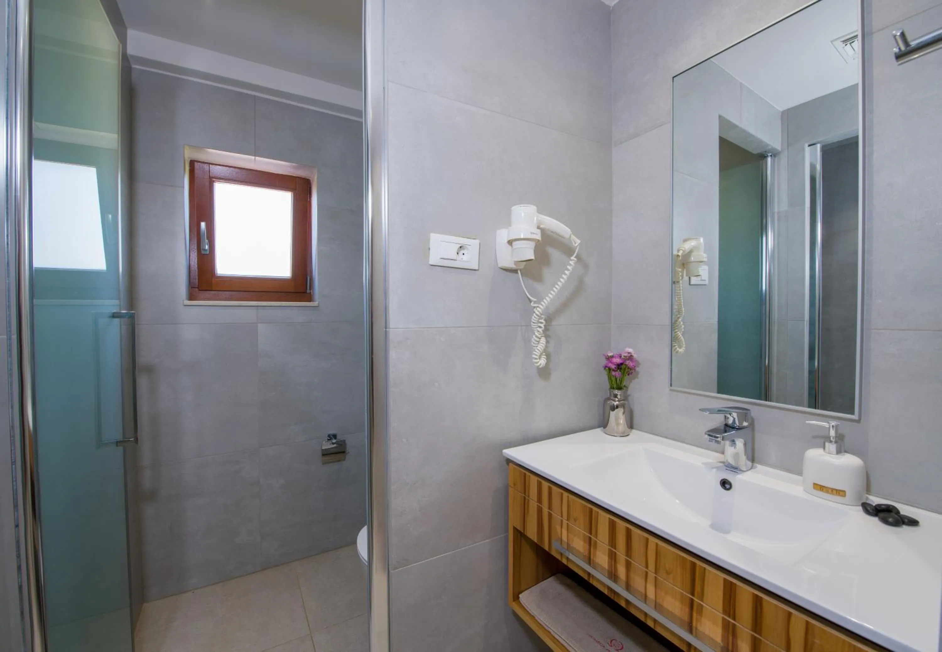 Bathroom in Omega Platanias