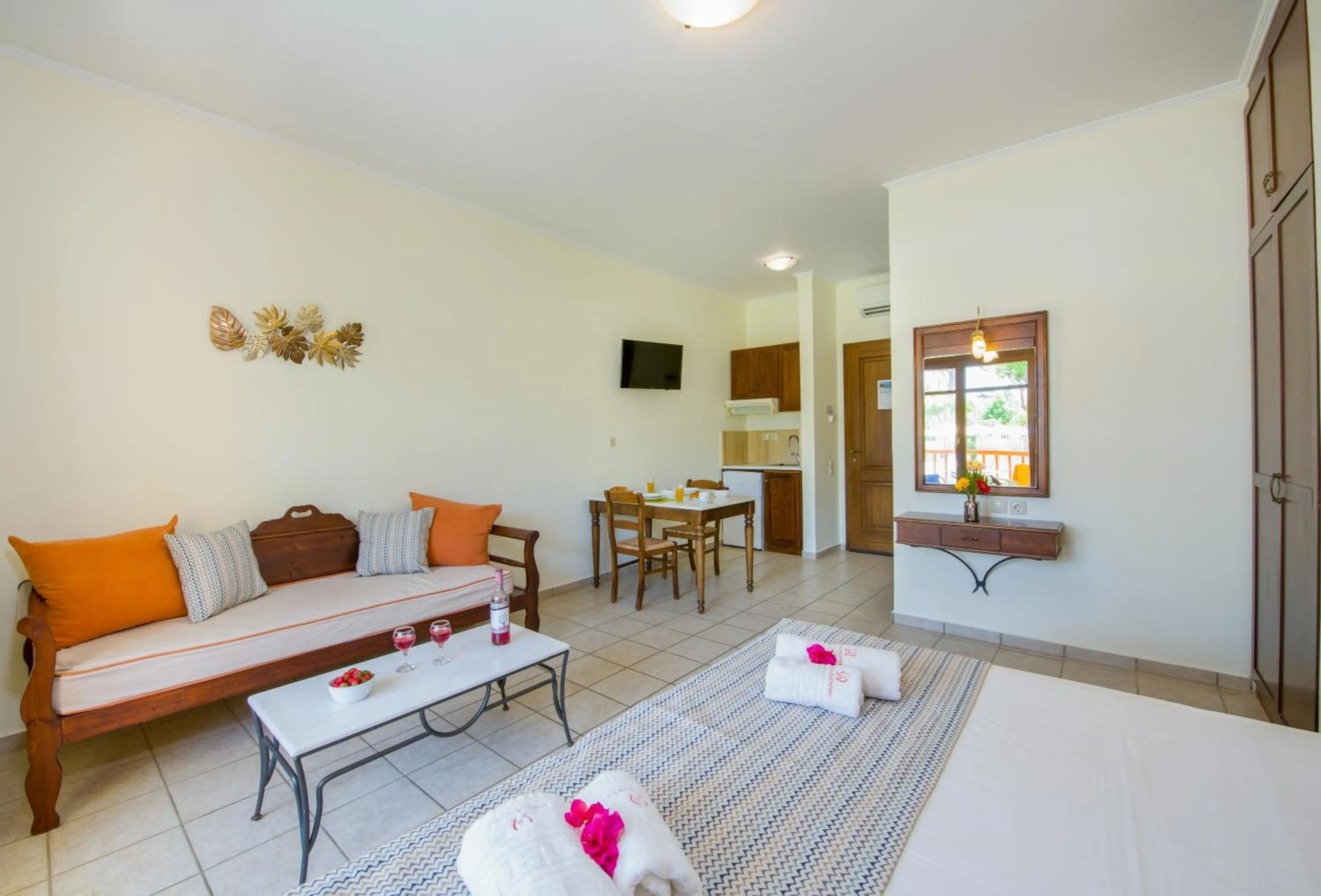 Photo of the whole room in Omega Platanias