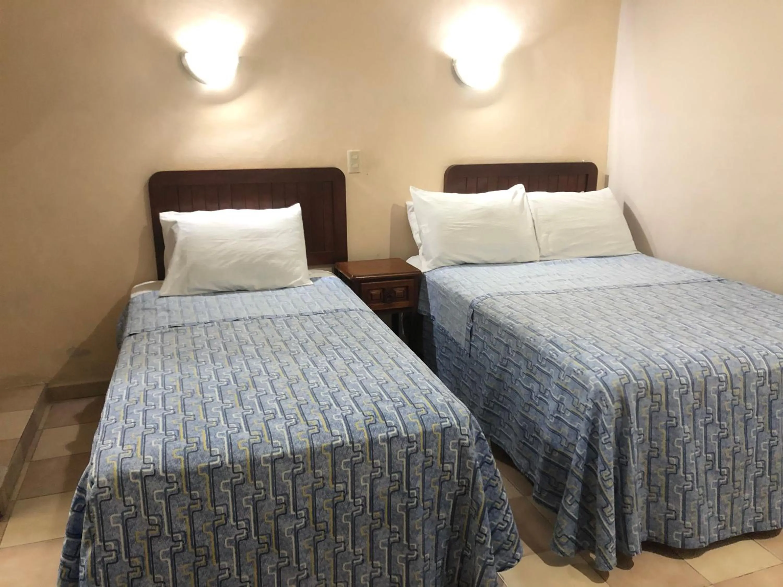 Photo of the whole room, Bed in Hotel El Faro Malecon