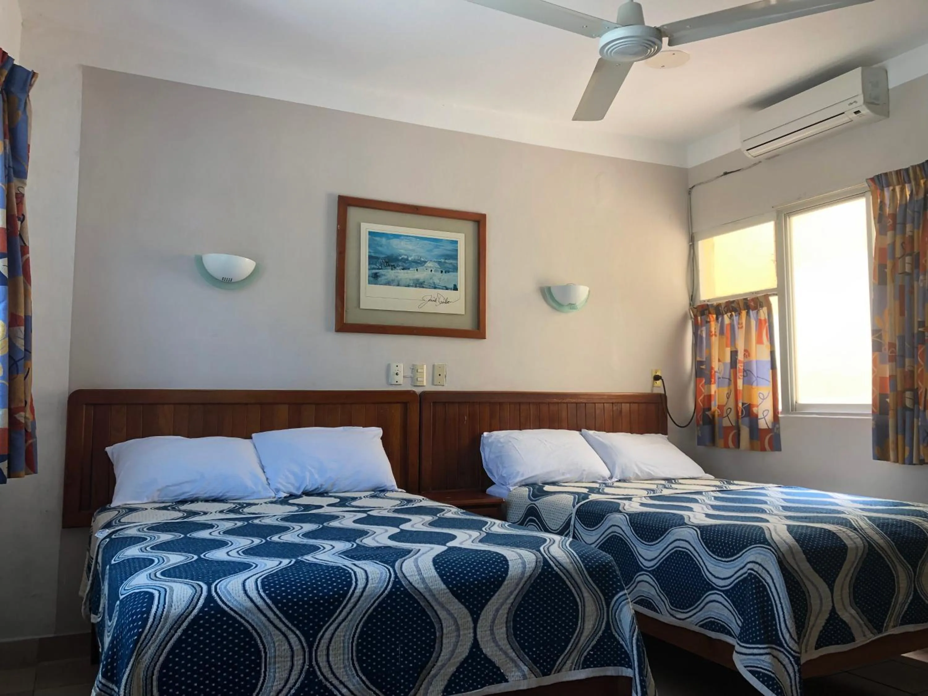 Photo of the whole room, Bed in Hotel El Faro Malecon