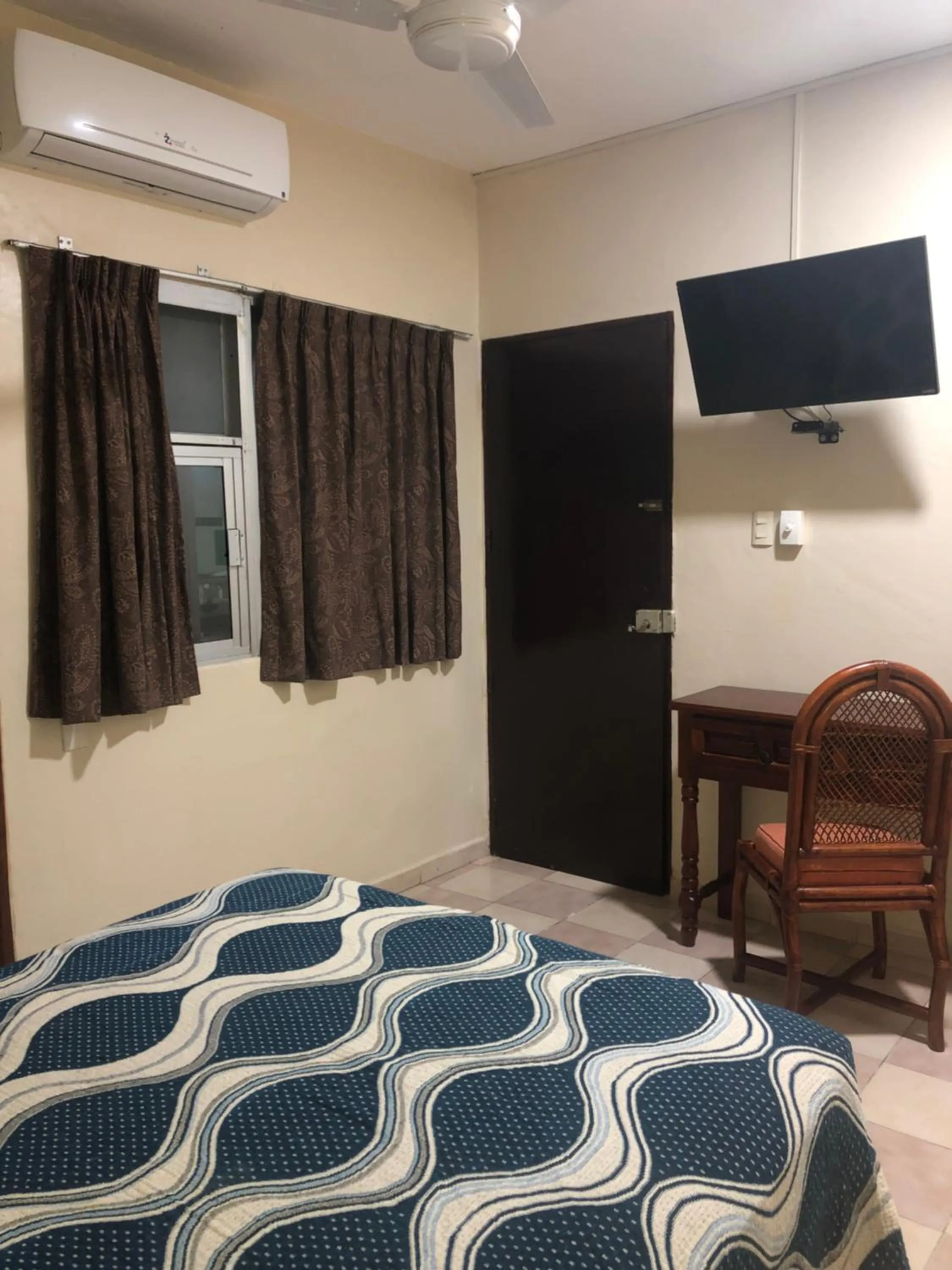 Bedroom, Bed in Hotel El Faro Malecon