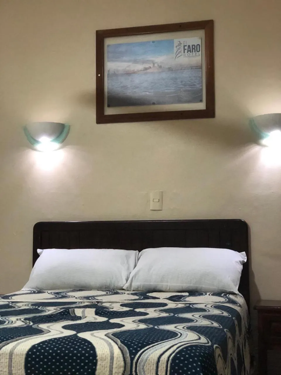 Photo of the whole room, Bed in Hotel El Faro Malecon