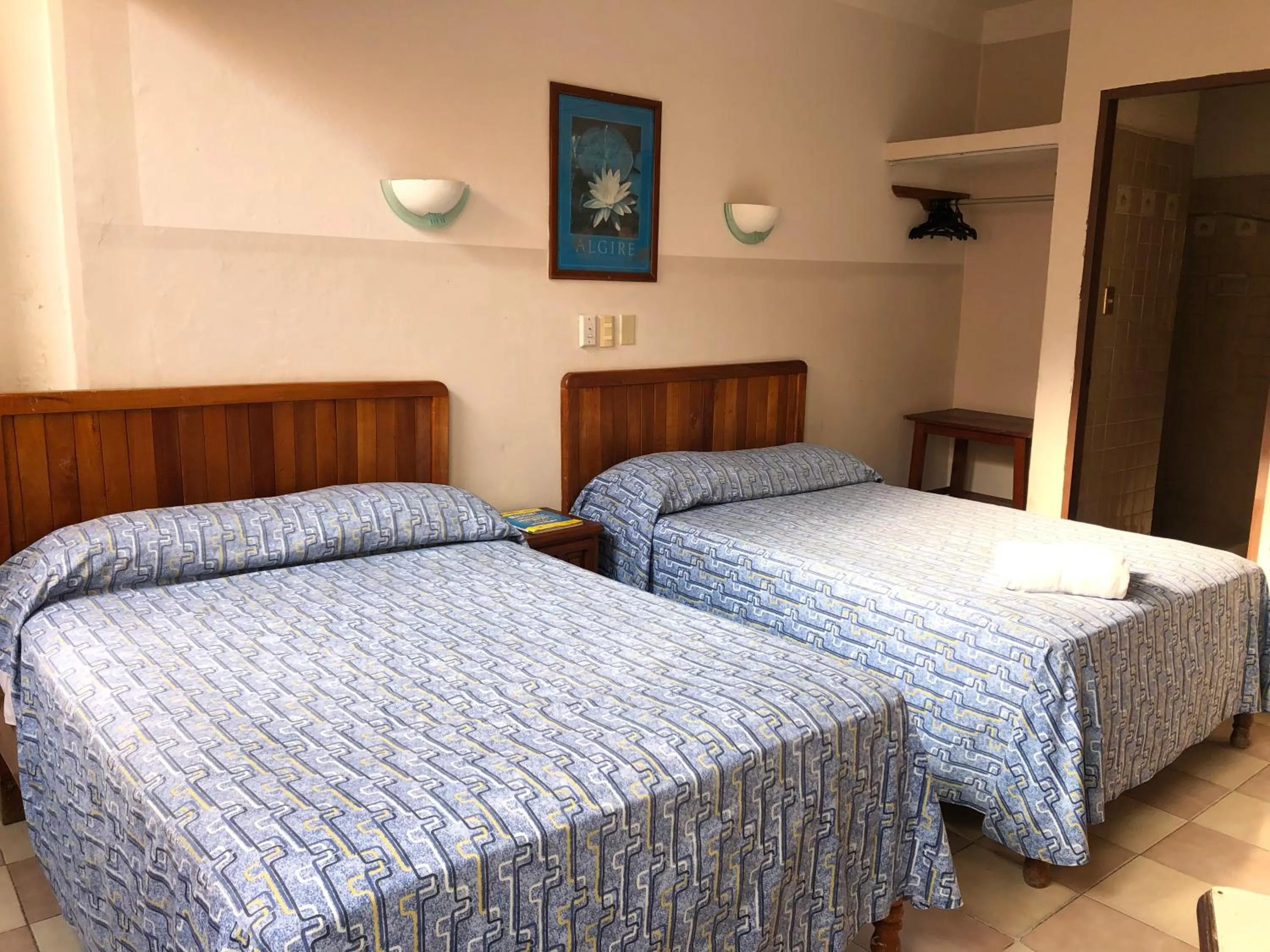 Photo of the whole room, Bed in Hotel El Faro Malecon