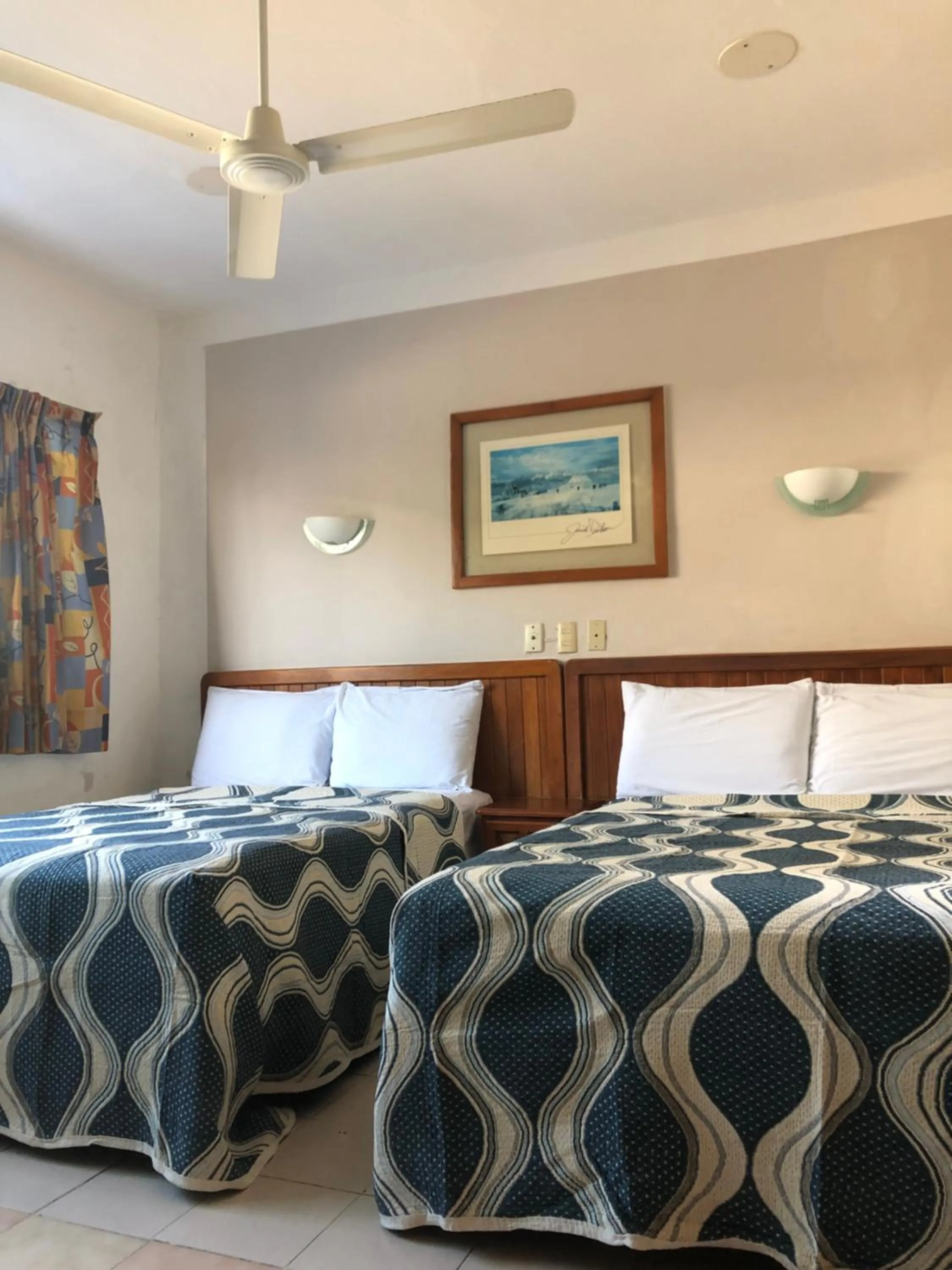 Photo of the whole room, Bed in Hotel El Faro Malecon