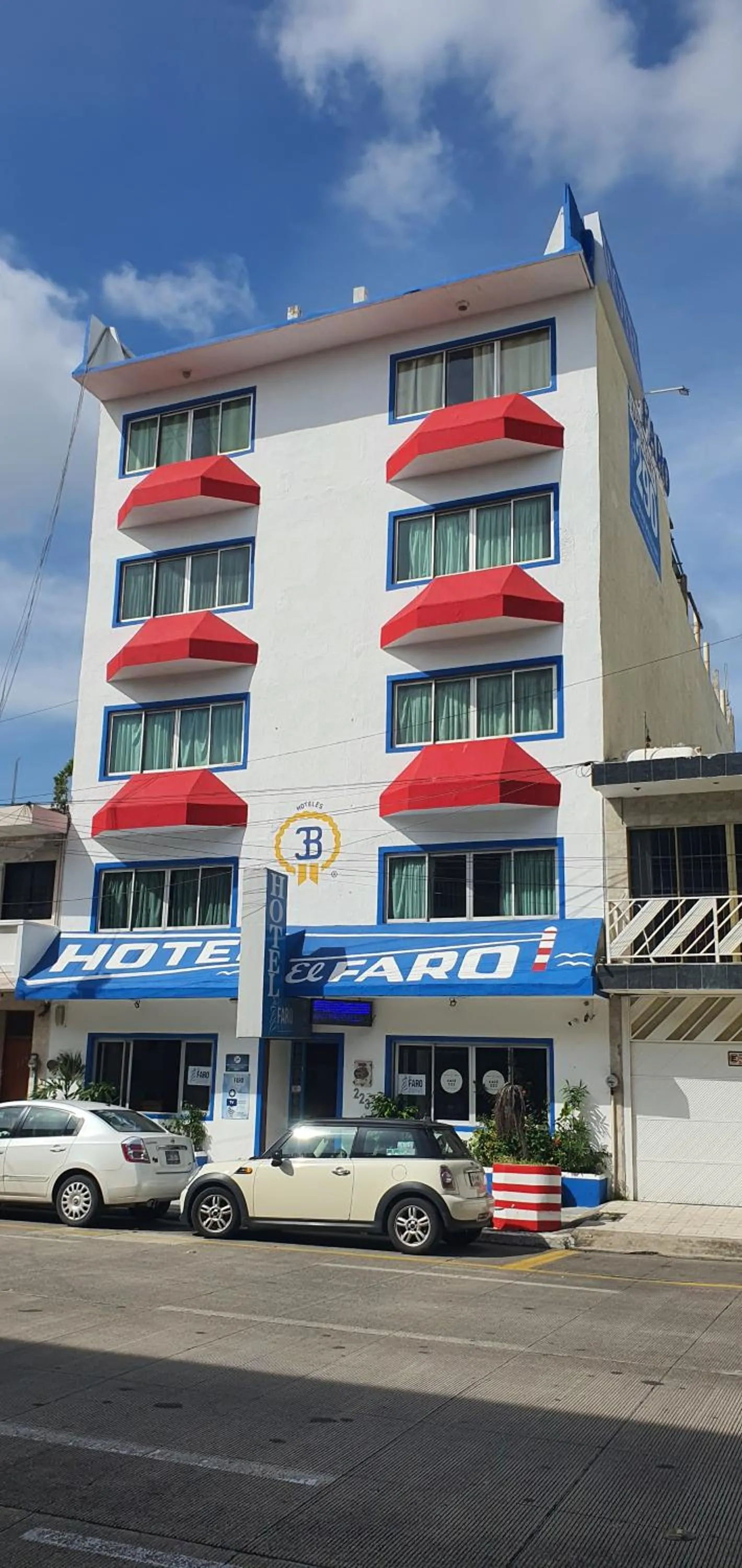 Facade/entrance in Hotel El Faro Malecon