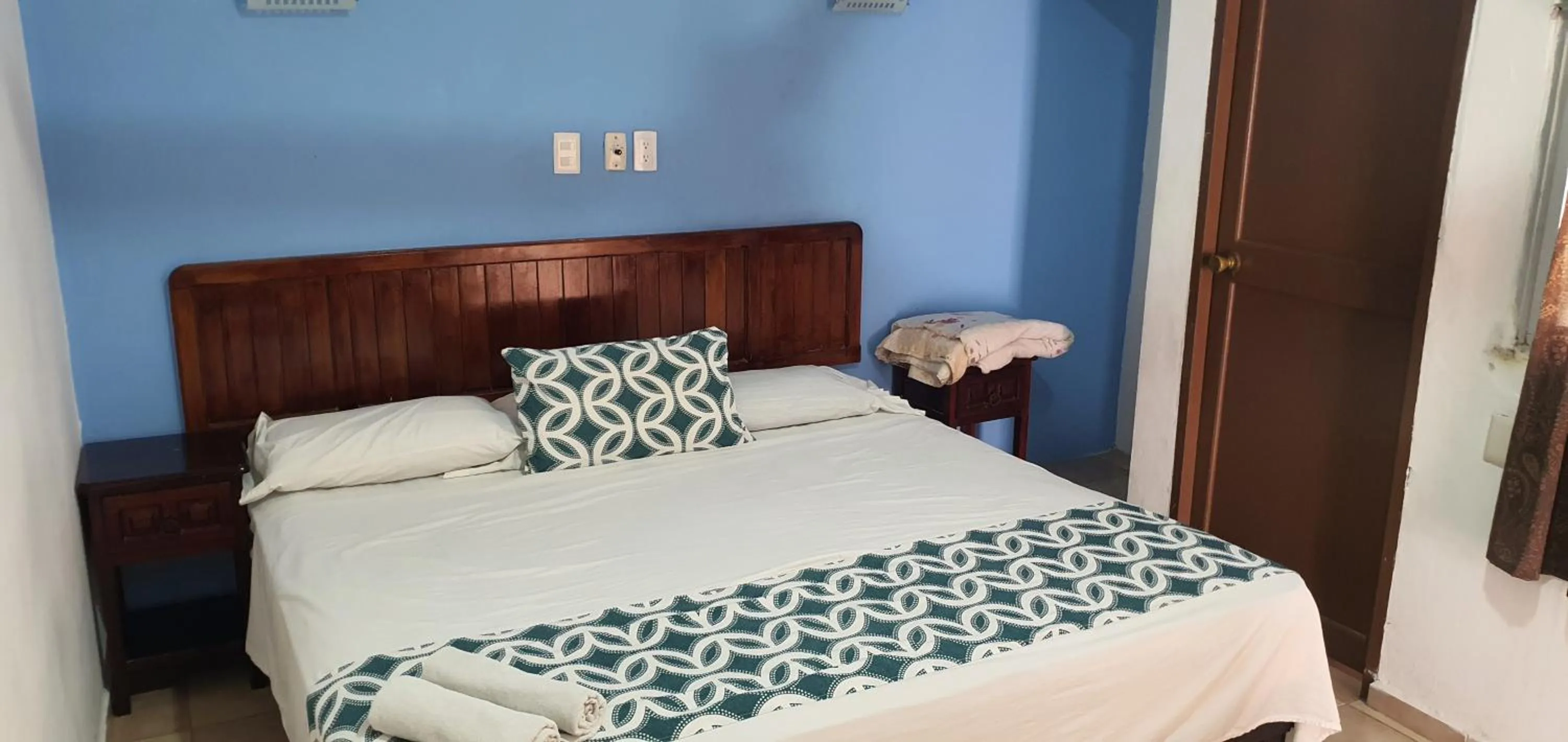 Photo of the whole room, Bed in Hotel El Faro Malecon