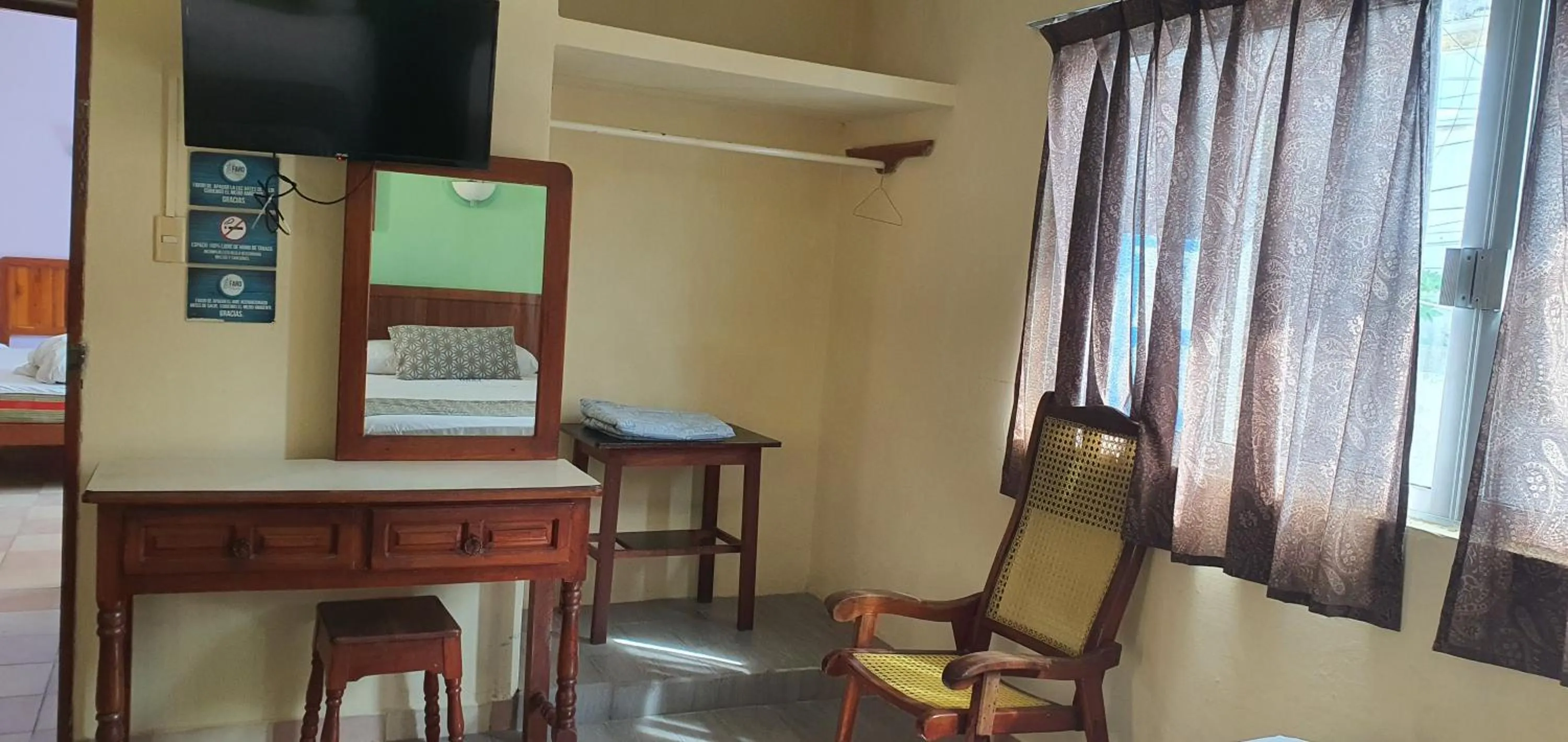 Photo of the whole room in Hotel El Faro Malecon