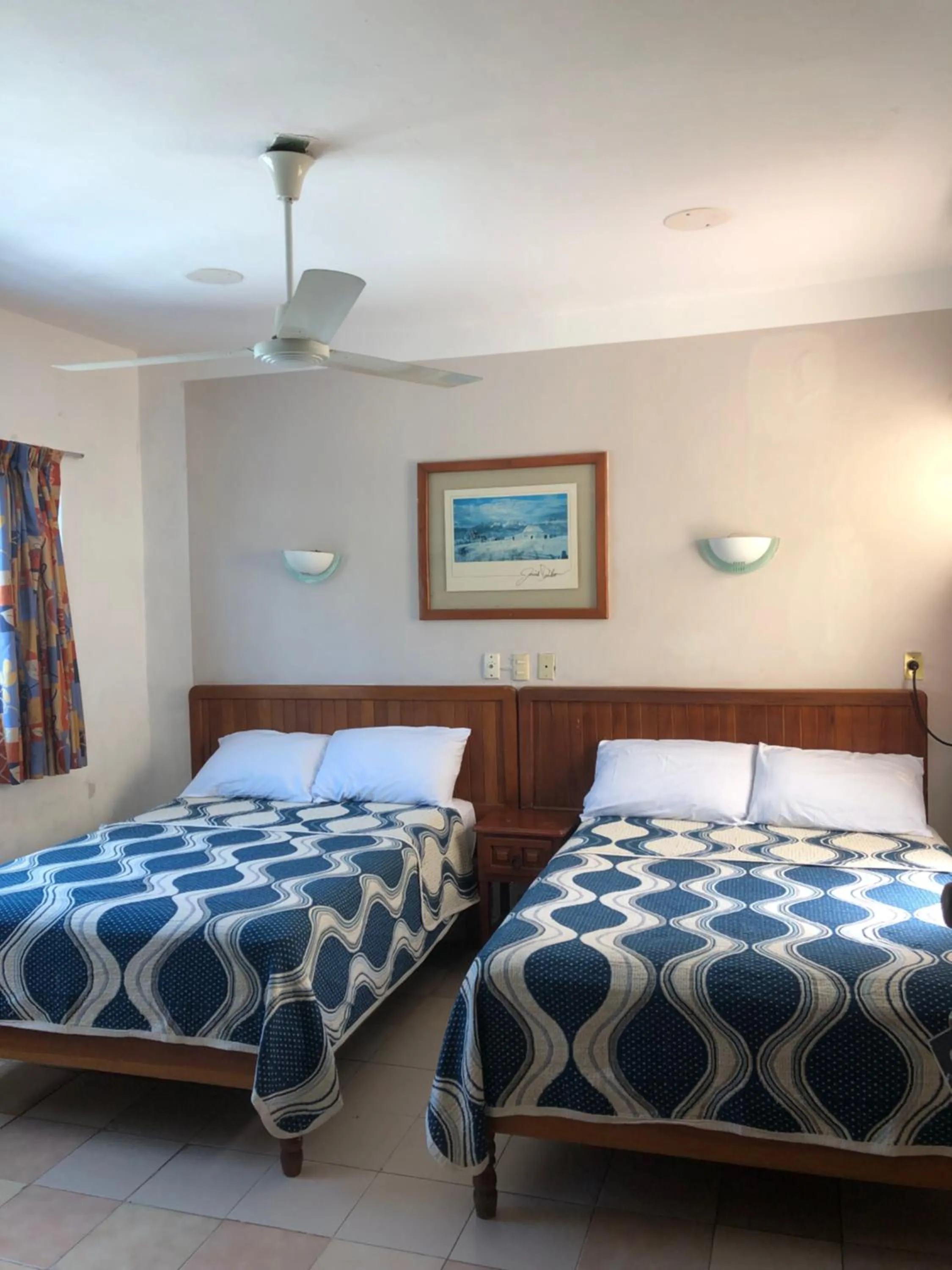 Photo of the whole room, Bed in Hotel El Faro Malecon
