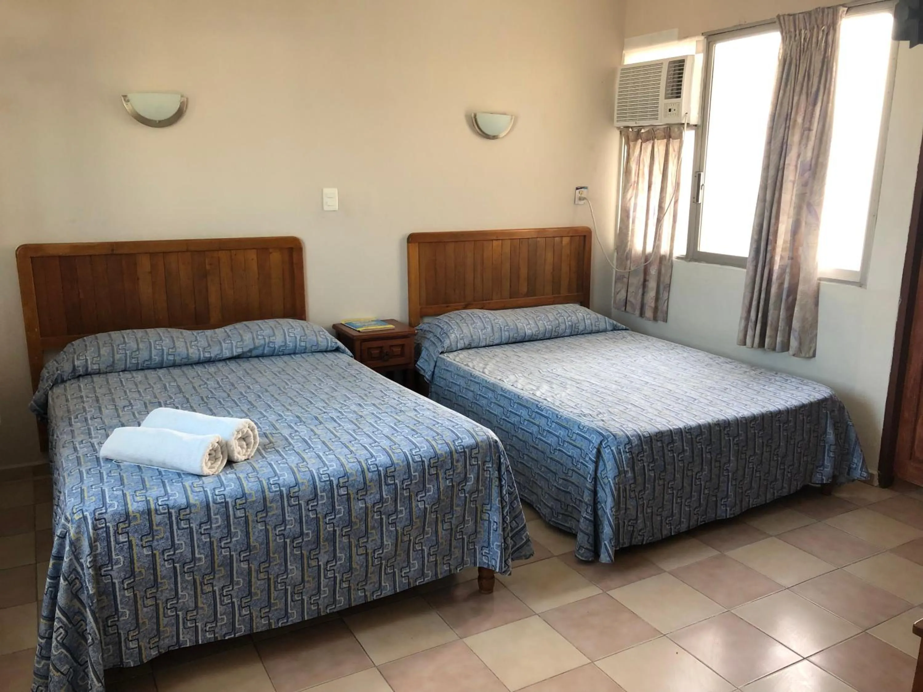 Photo of the whole room, Bed in Hotel El Faro Malecon