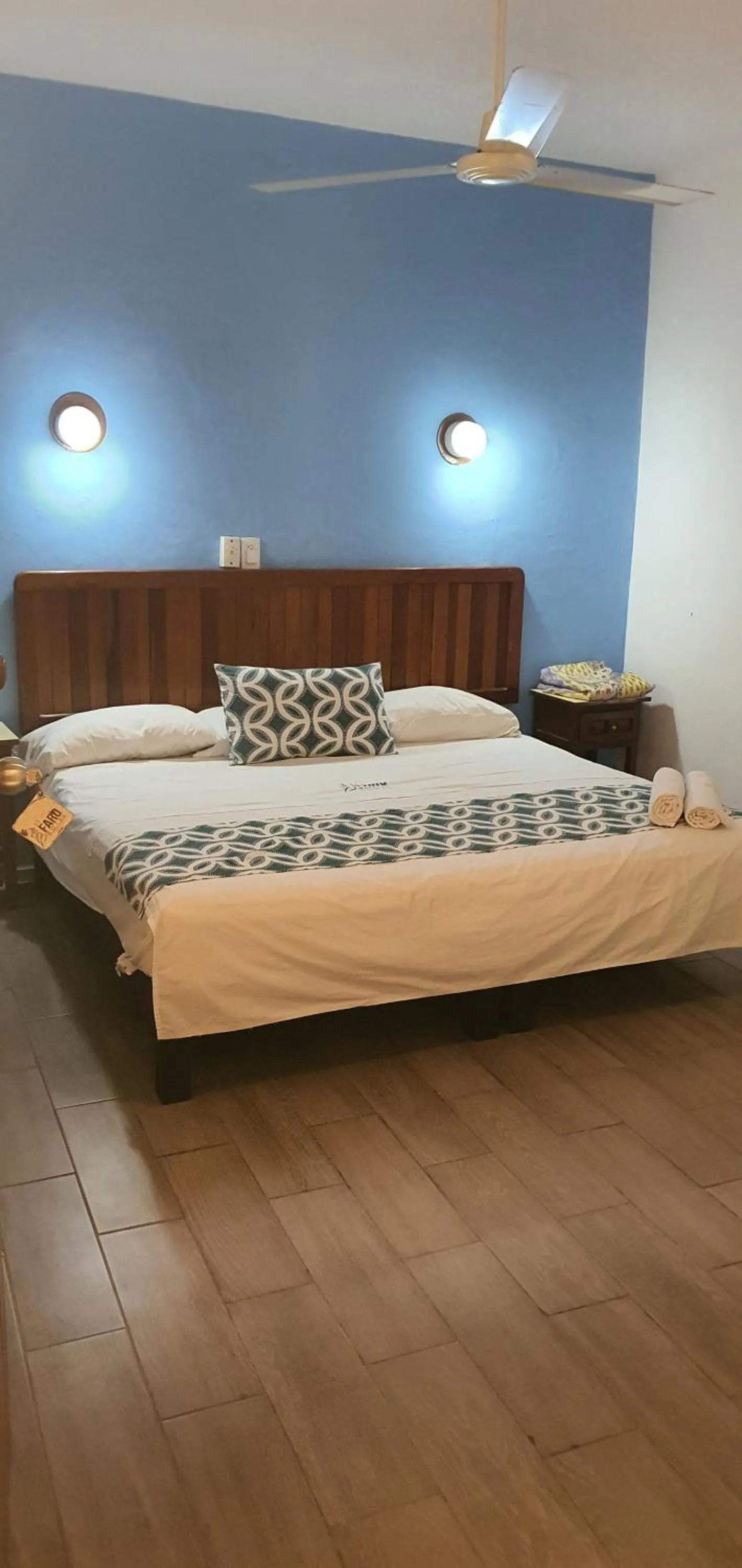 Photo of the whole room, Bed in Hotel El Faro Malecon