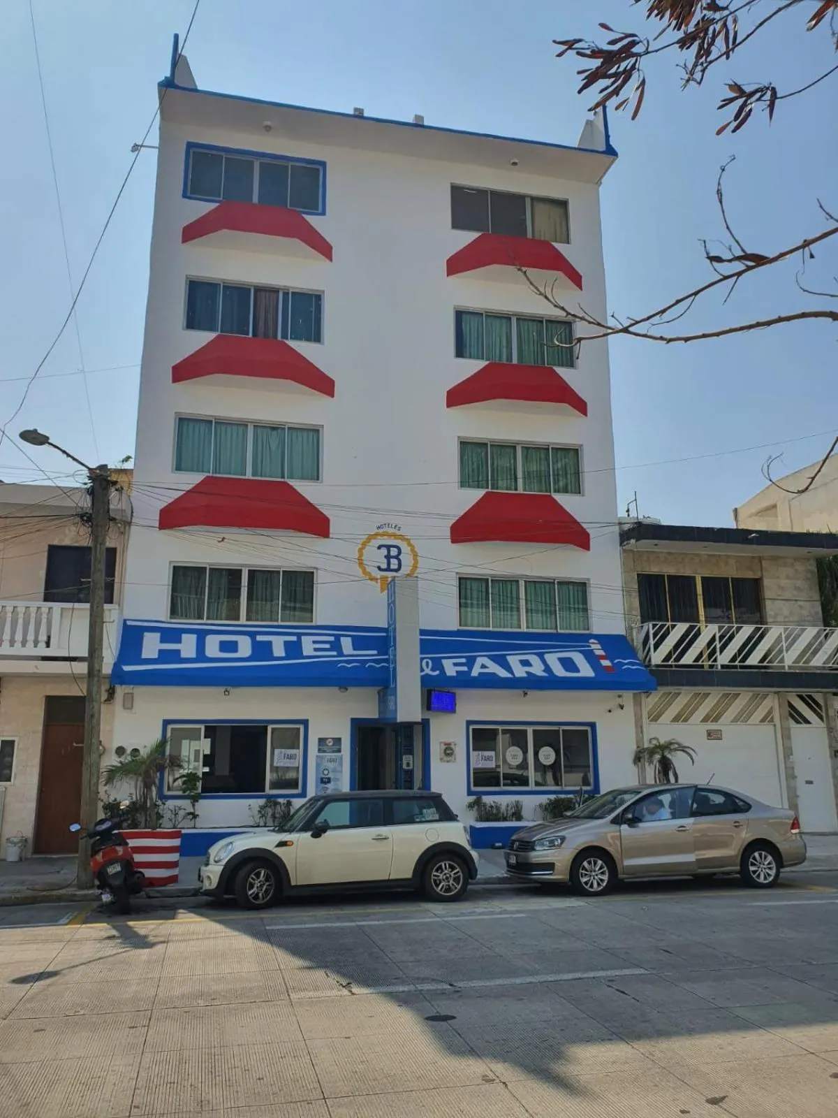 Facade/entrance in Hotel El Faro Malecon