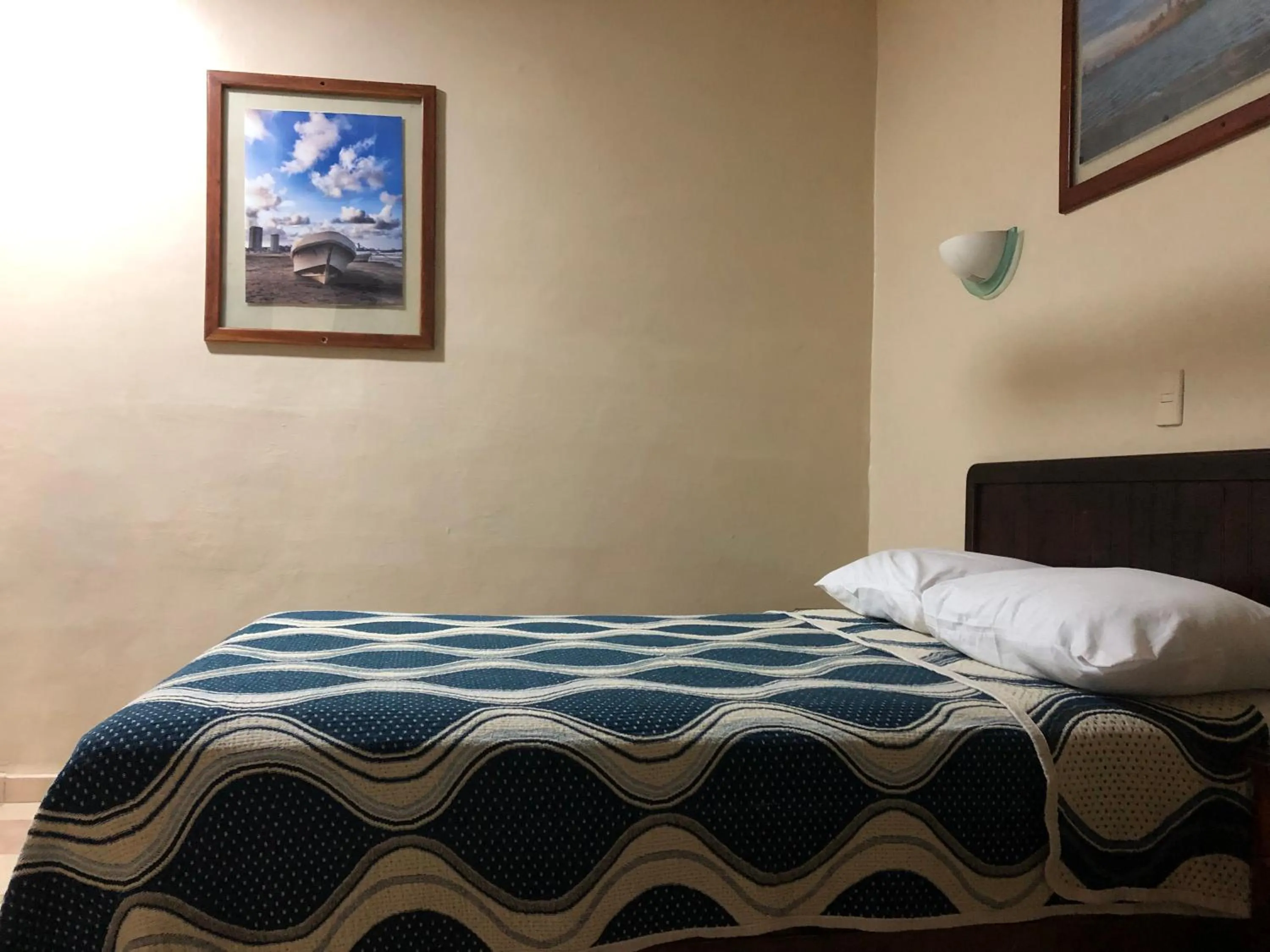 Photo of the whole room, Bed in Hotel El Faro Malecon