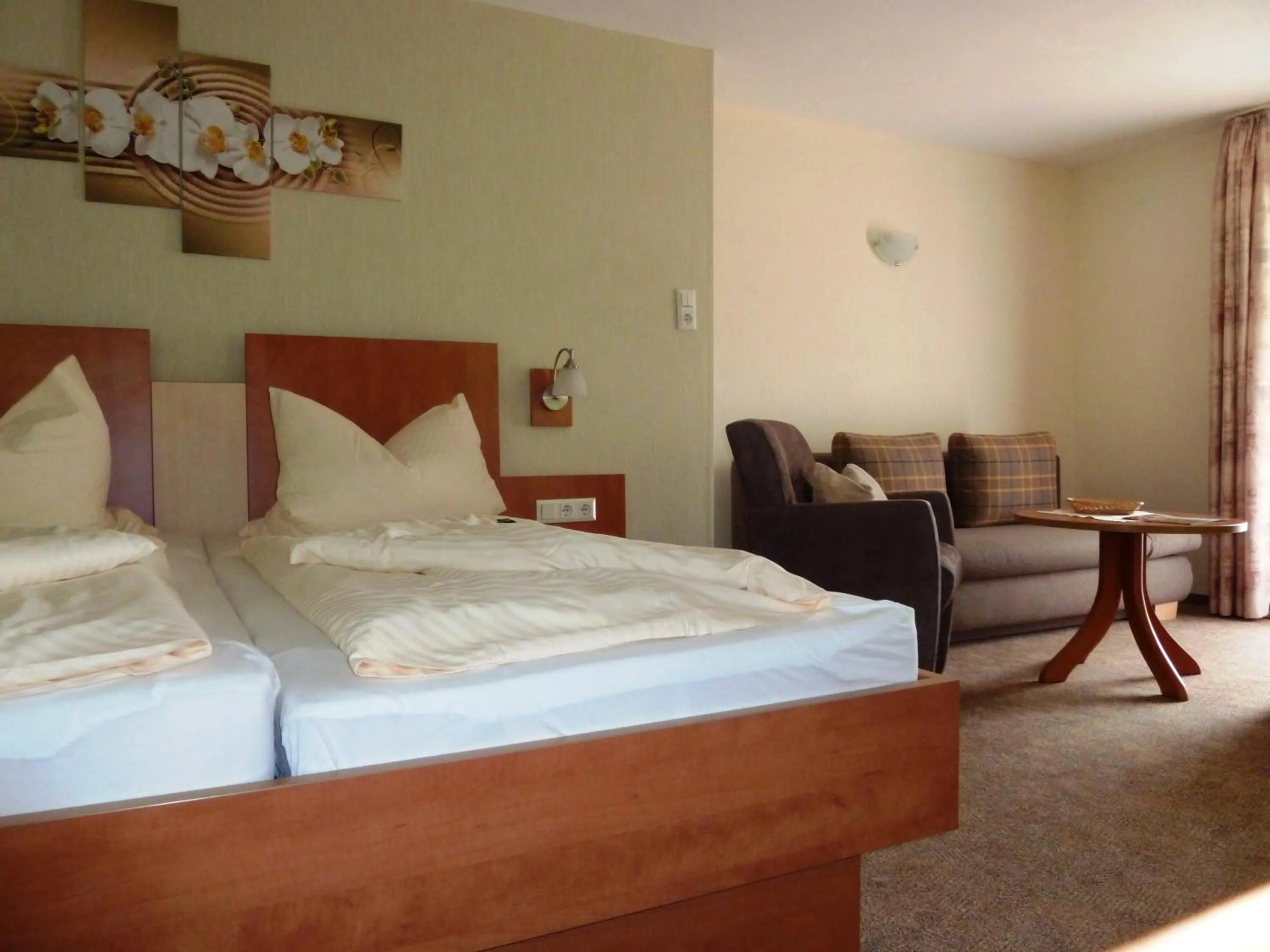 Photo of the whole room, Bed in Pension Haus Waldfrieden, MeineCardPlus inklusive