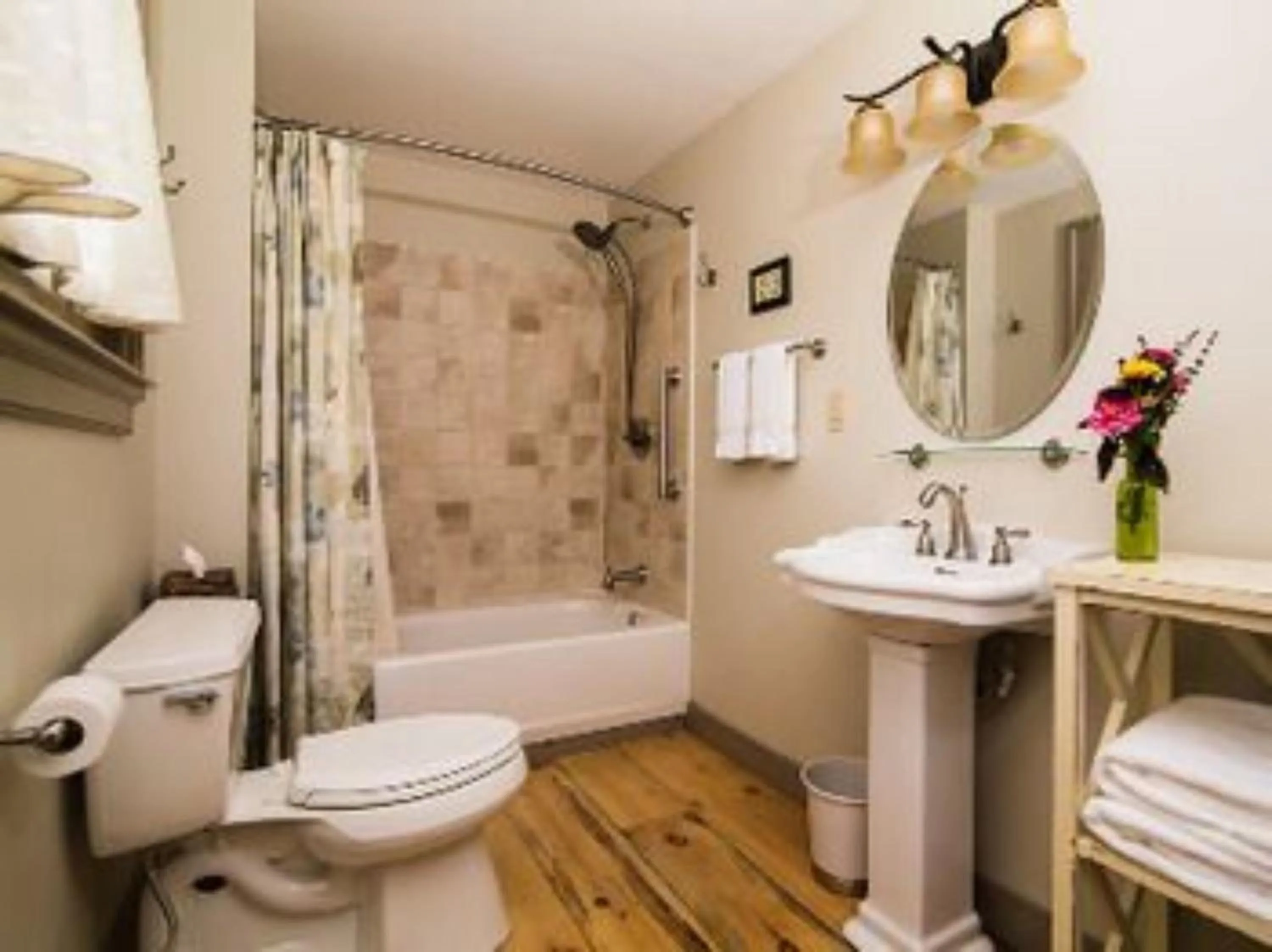 Bathroom in Bark Eater Inn