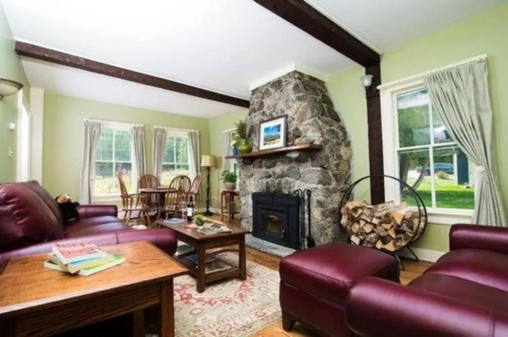 Living room in Bark Eater Inn