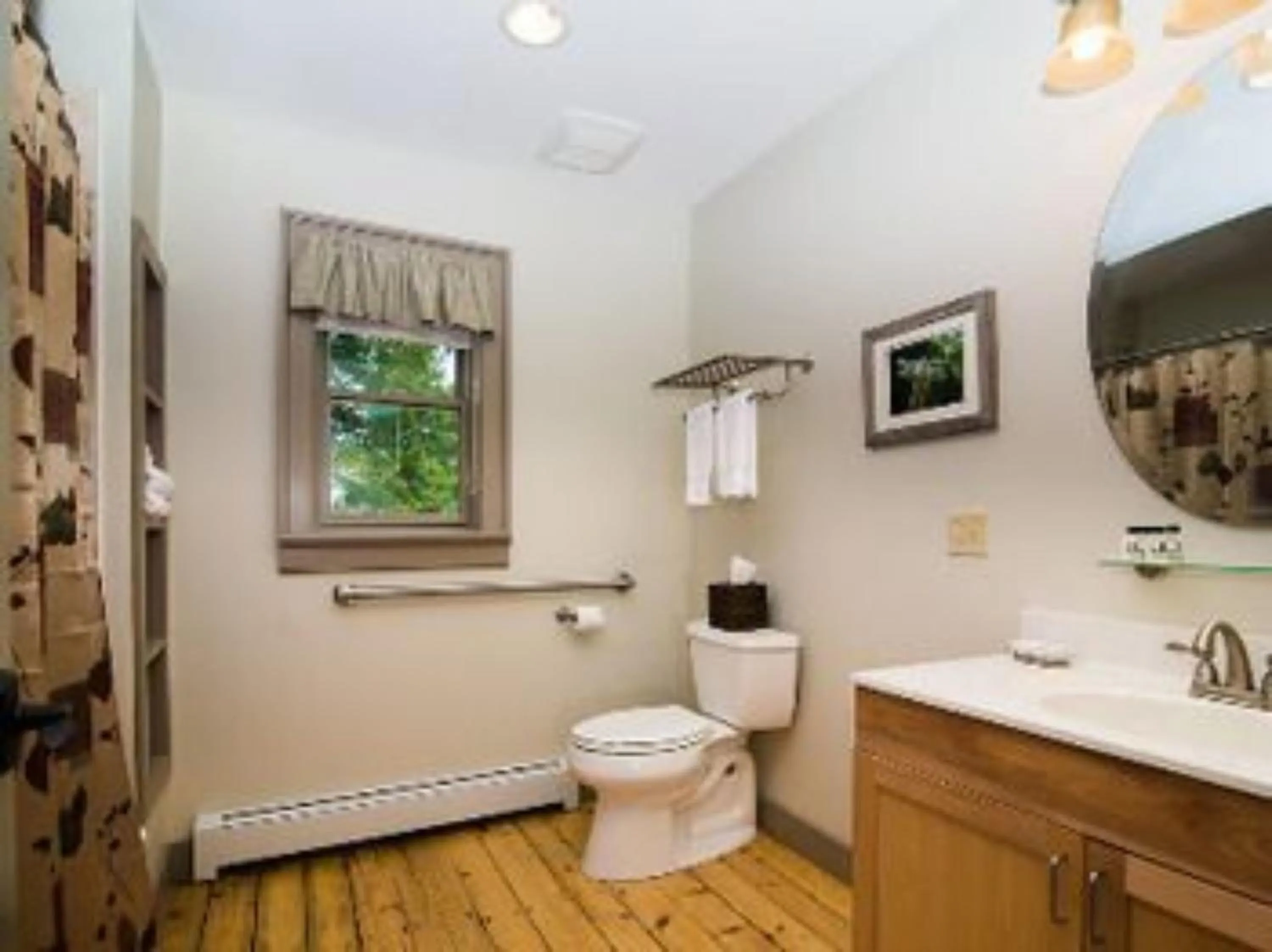 Bathroom in Bark Eater Inn