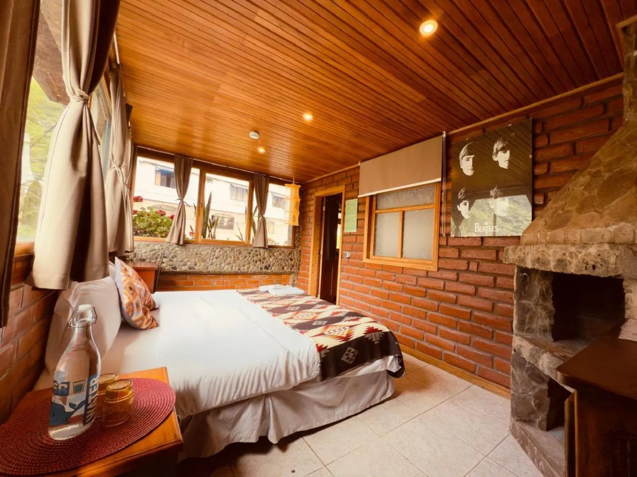 Staff, Bed in La Casa del Molino Blanco B&B