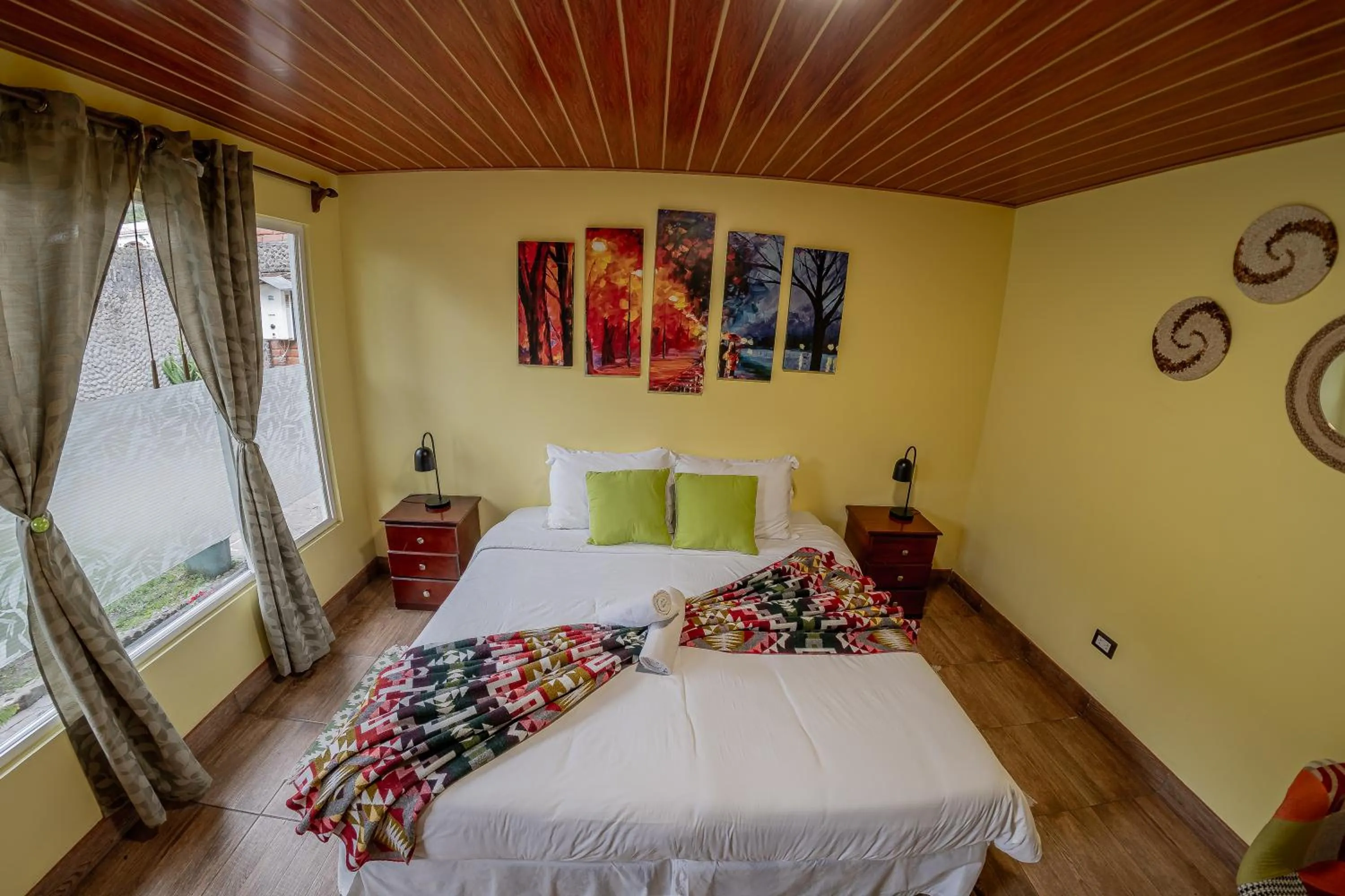 Staff, Bed in La Casa del Molino Blanco B&B