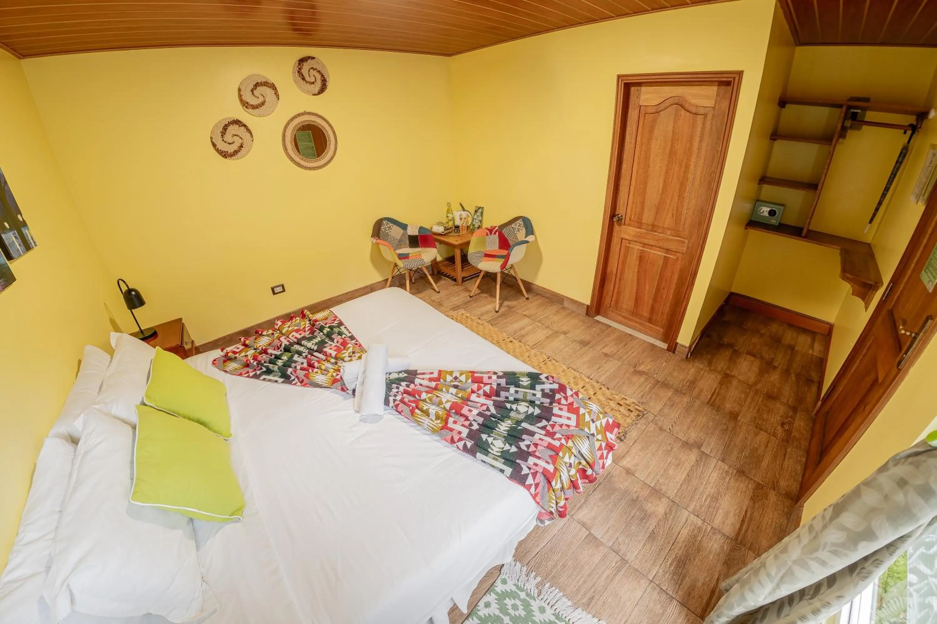 Staff, Bed in La Casa del Molino Blanco B&B