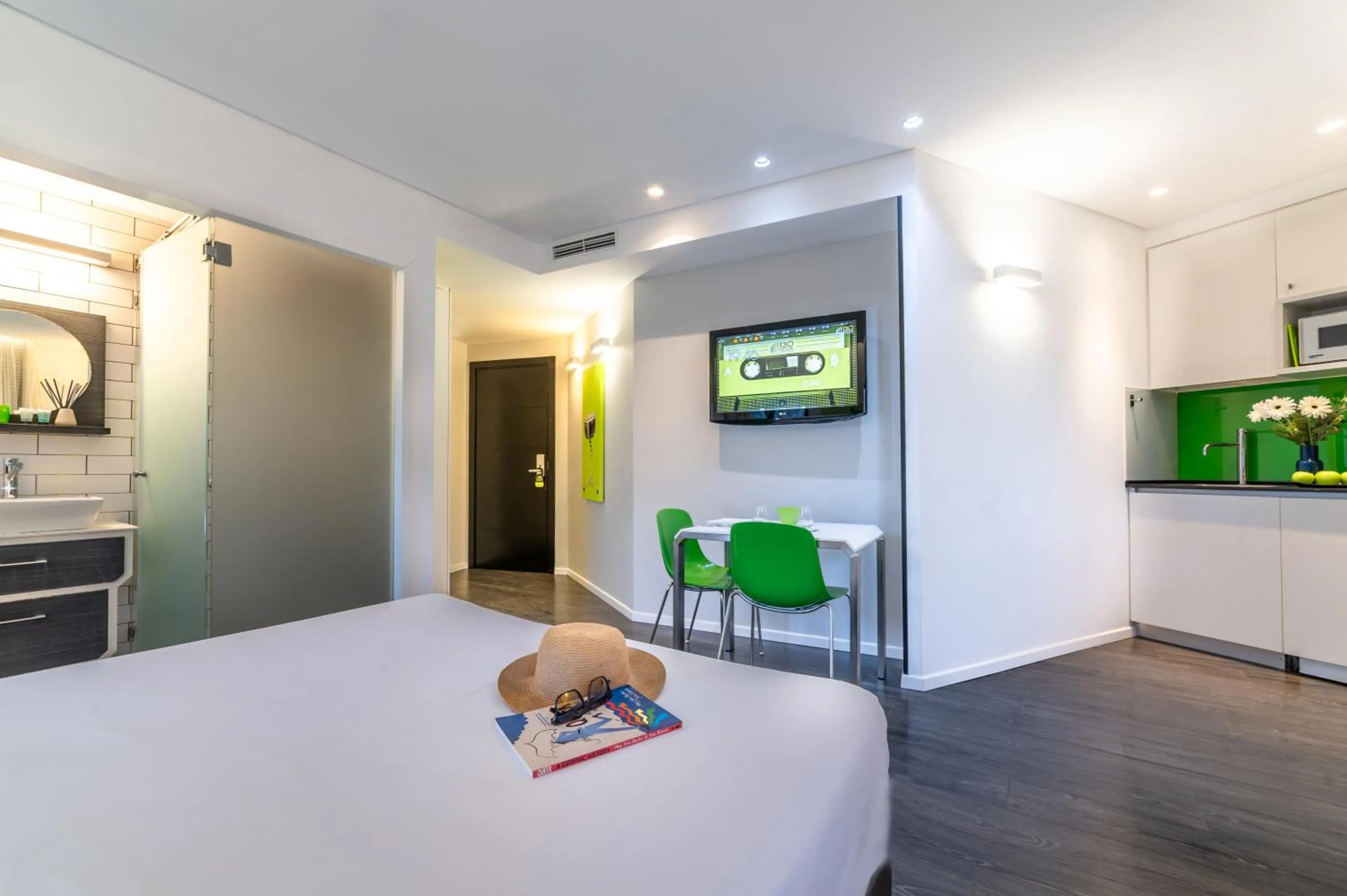 Photo of the whole room, Bed in 130 Rock Apartments