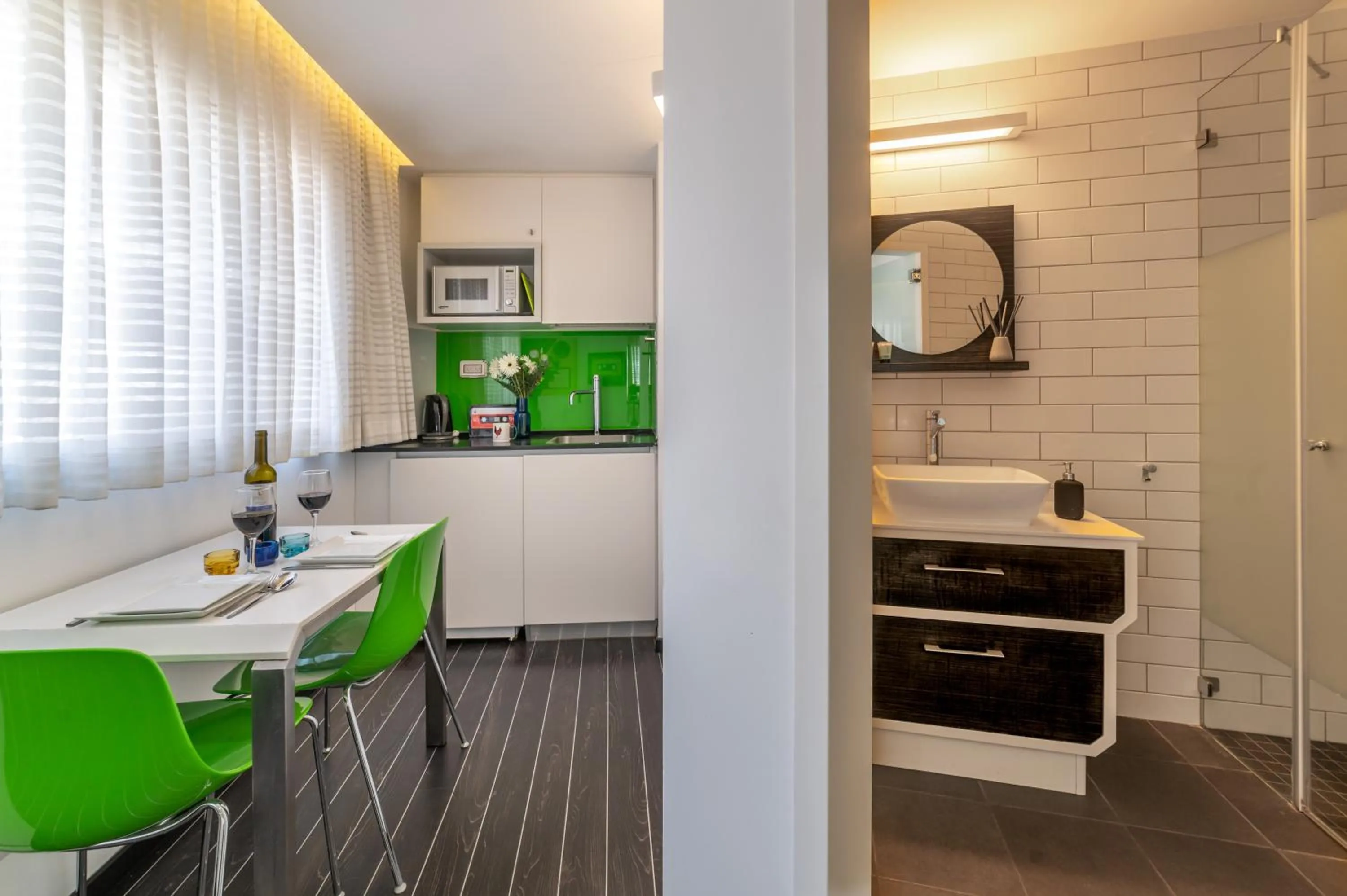 Photo of the whole room in 130 Rock Apartments