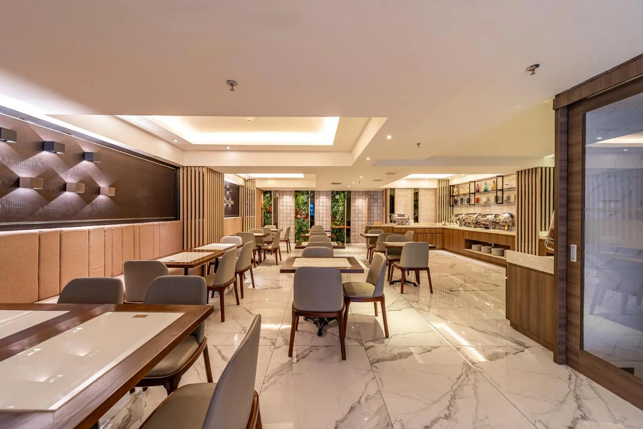 Restaurant/places to eat in Edoya Hotel Ben Thanh