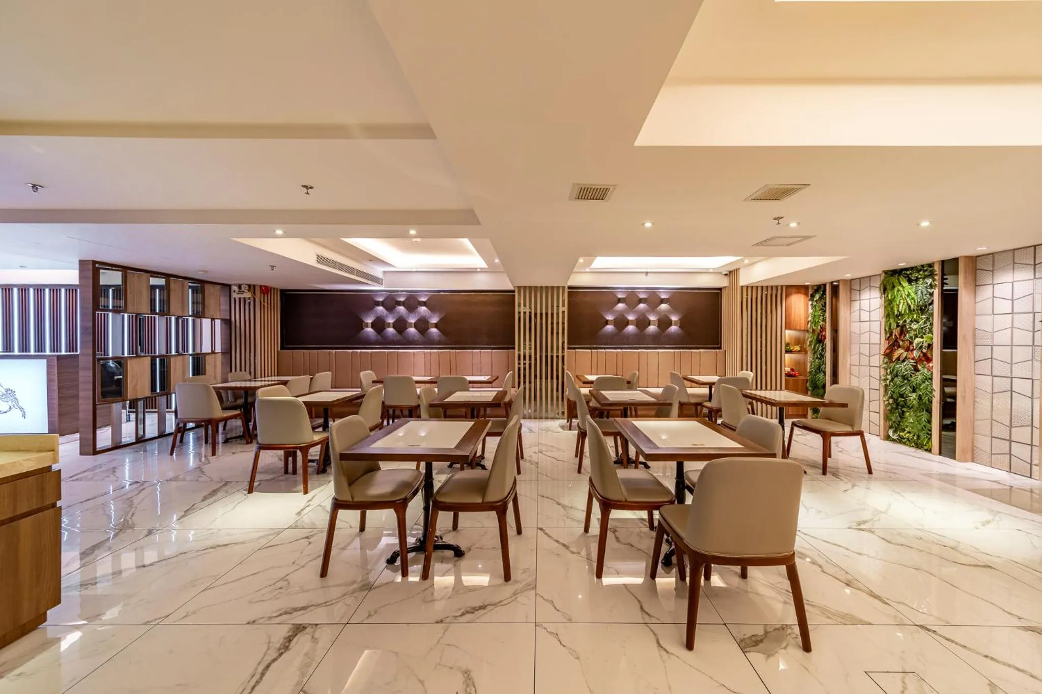 Restaurant/places to eat in Edoya Hotel Ben Thanh