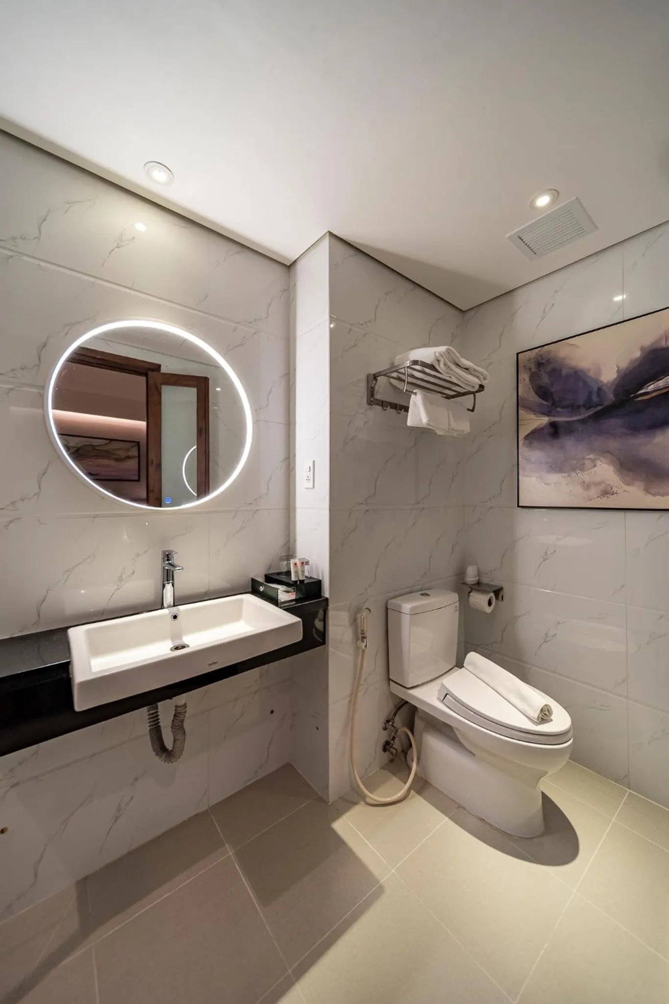 Shower in Edoya Hotel Ben Thanh