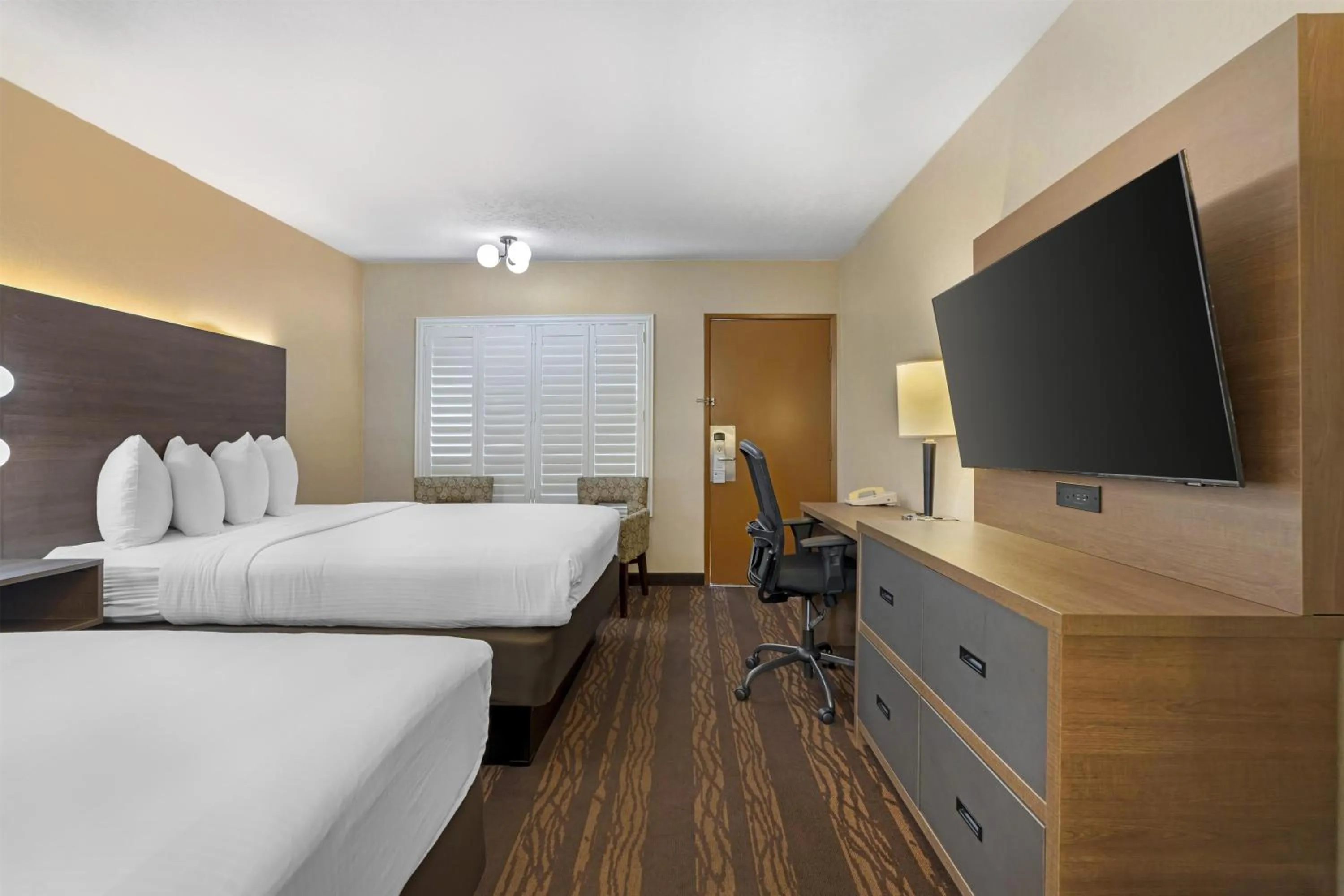 Bedroom, Bed in Best Western Plus Stovall's Inn