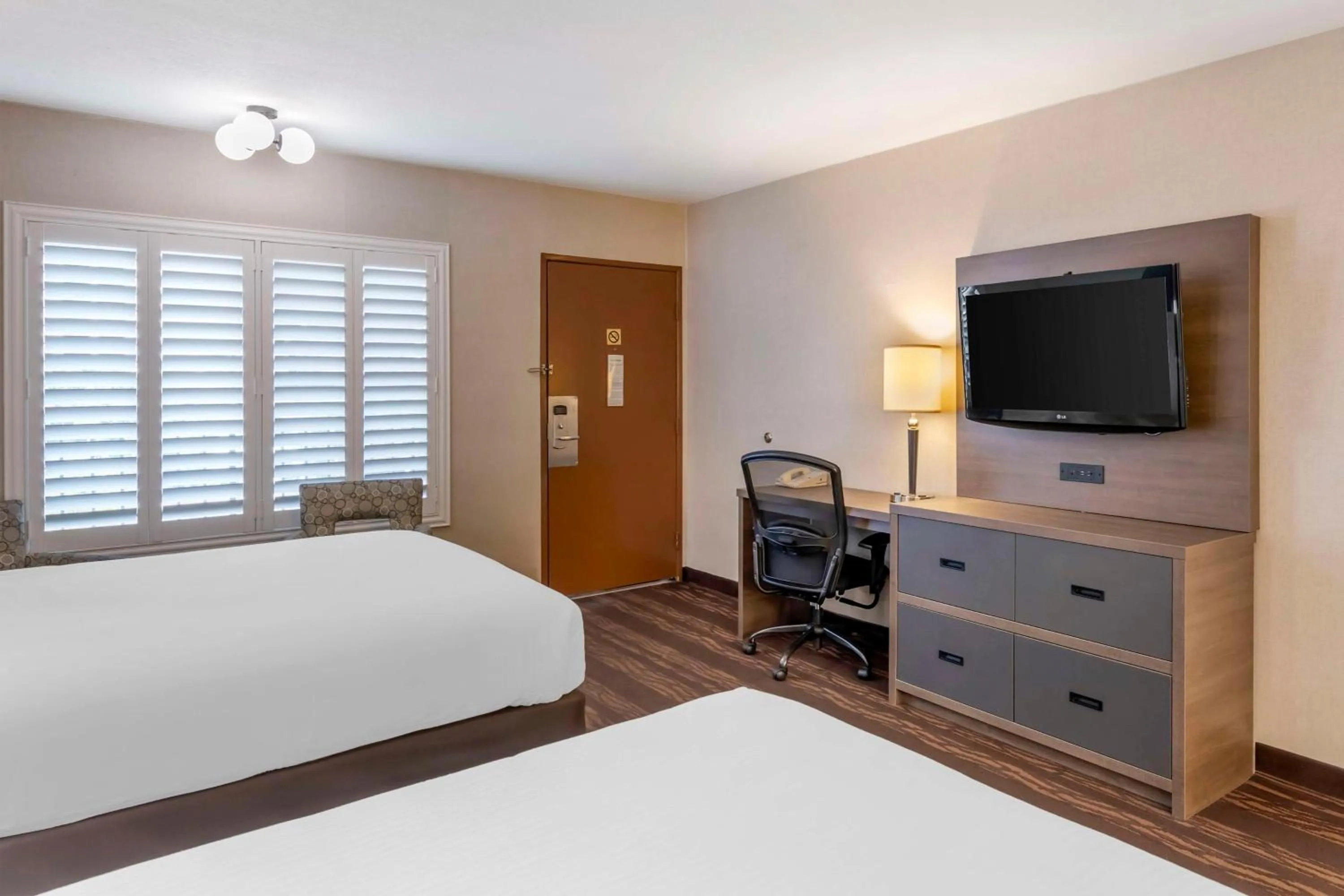 Bedroom, Bed in Best Western Plus Stovall's Inn