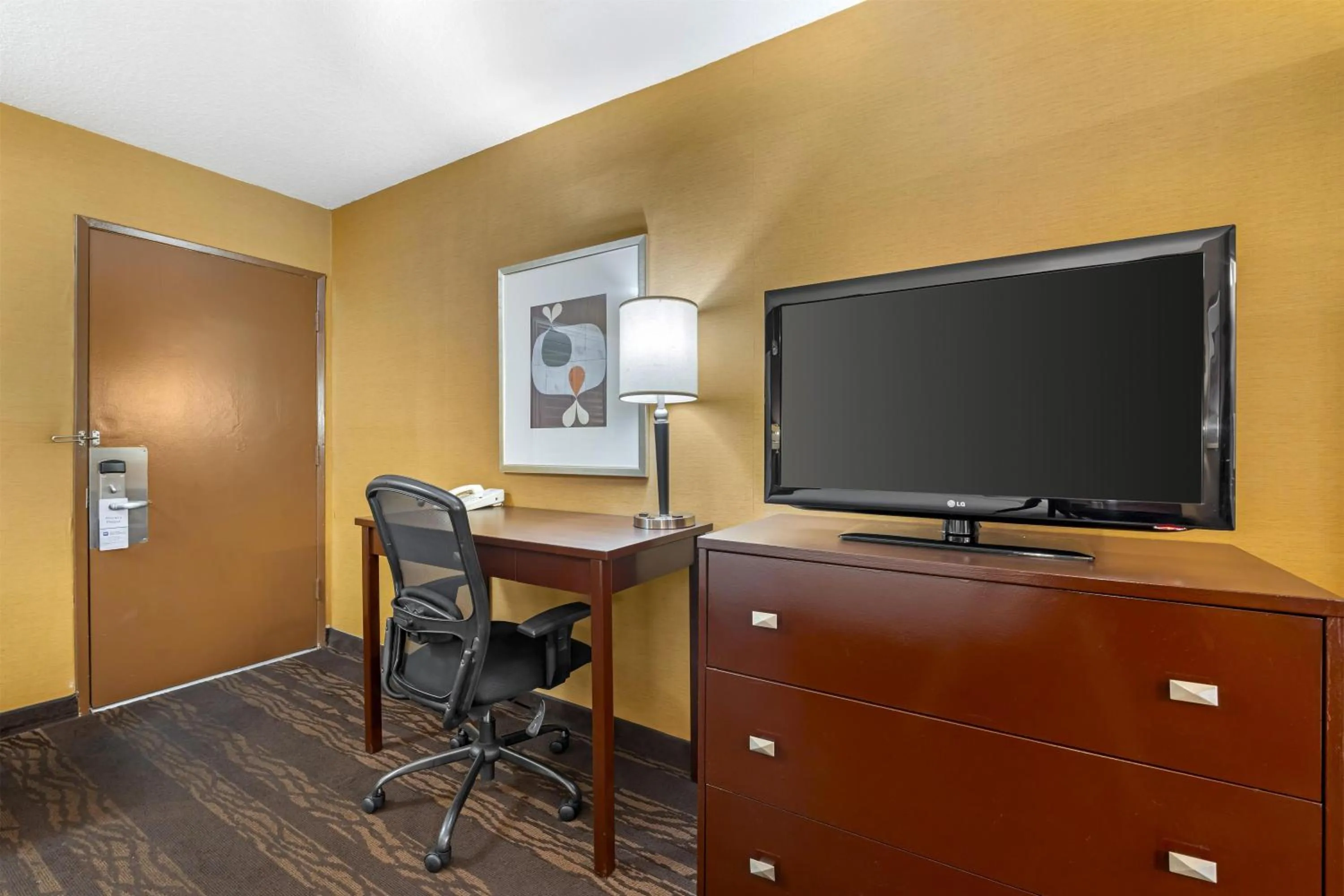 Bedroom in Best Western Plus Stovall's Inn