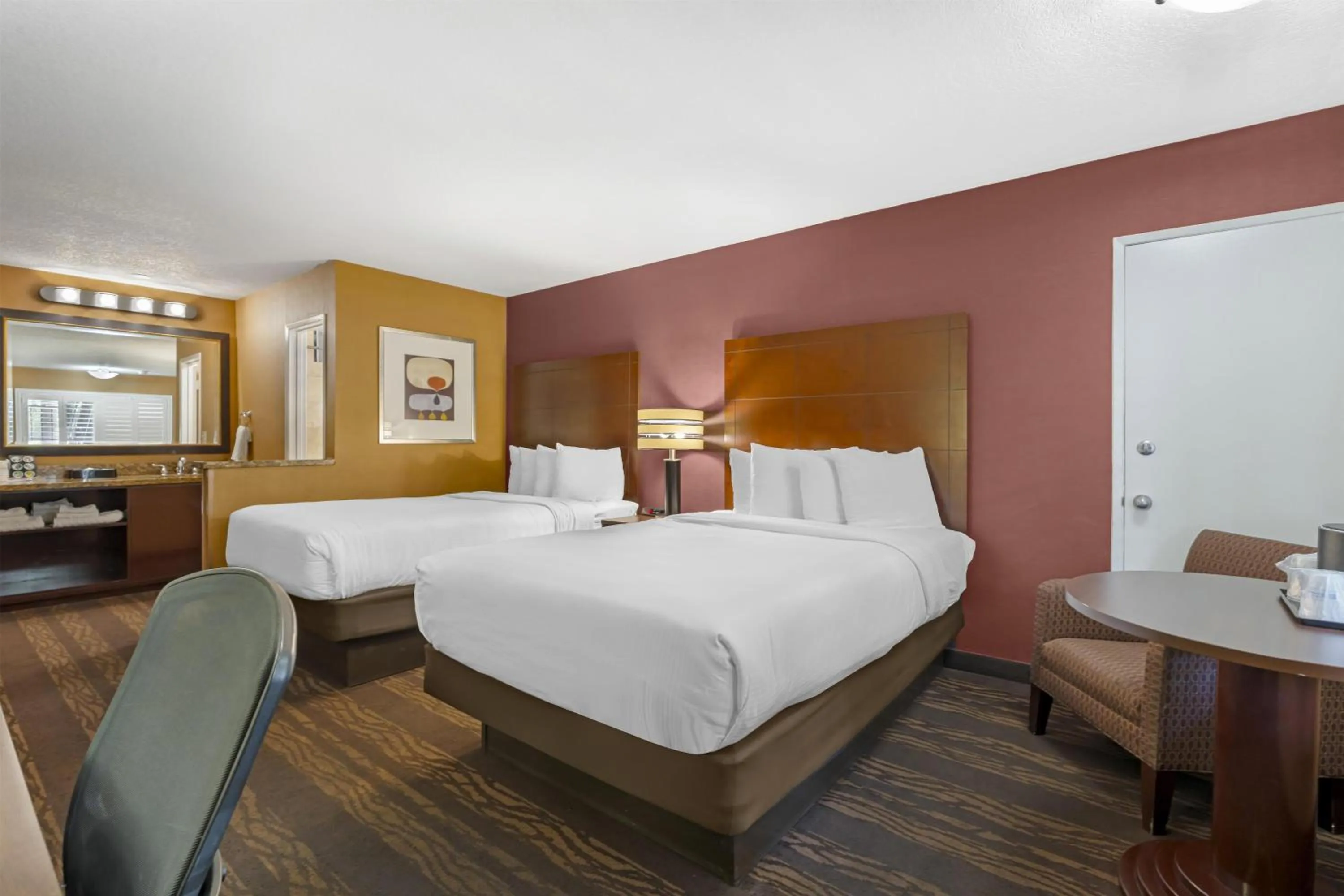 Bedroom, Bed in Best Western Plus Stovall's Inn