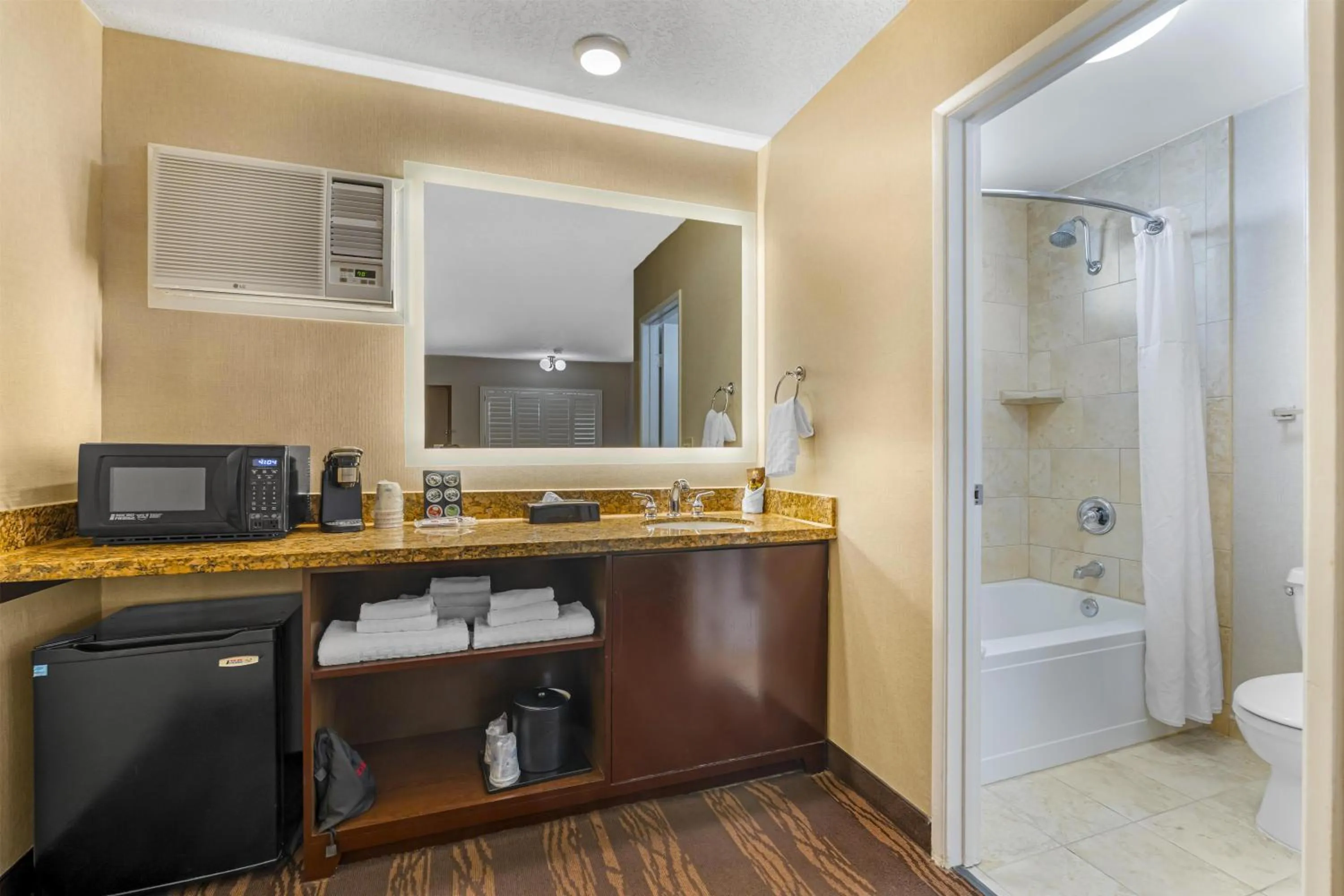 Bathroom in Best Western Plus Stovall's Inn