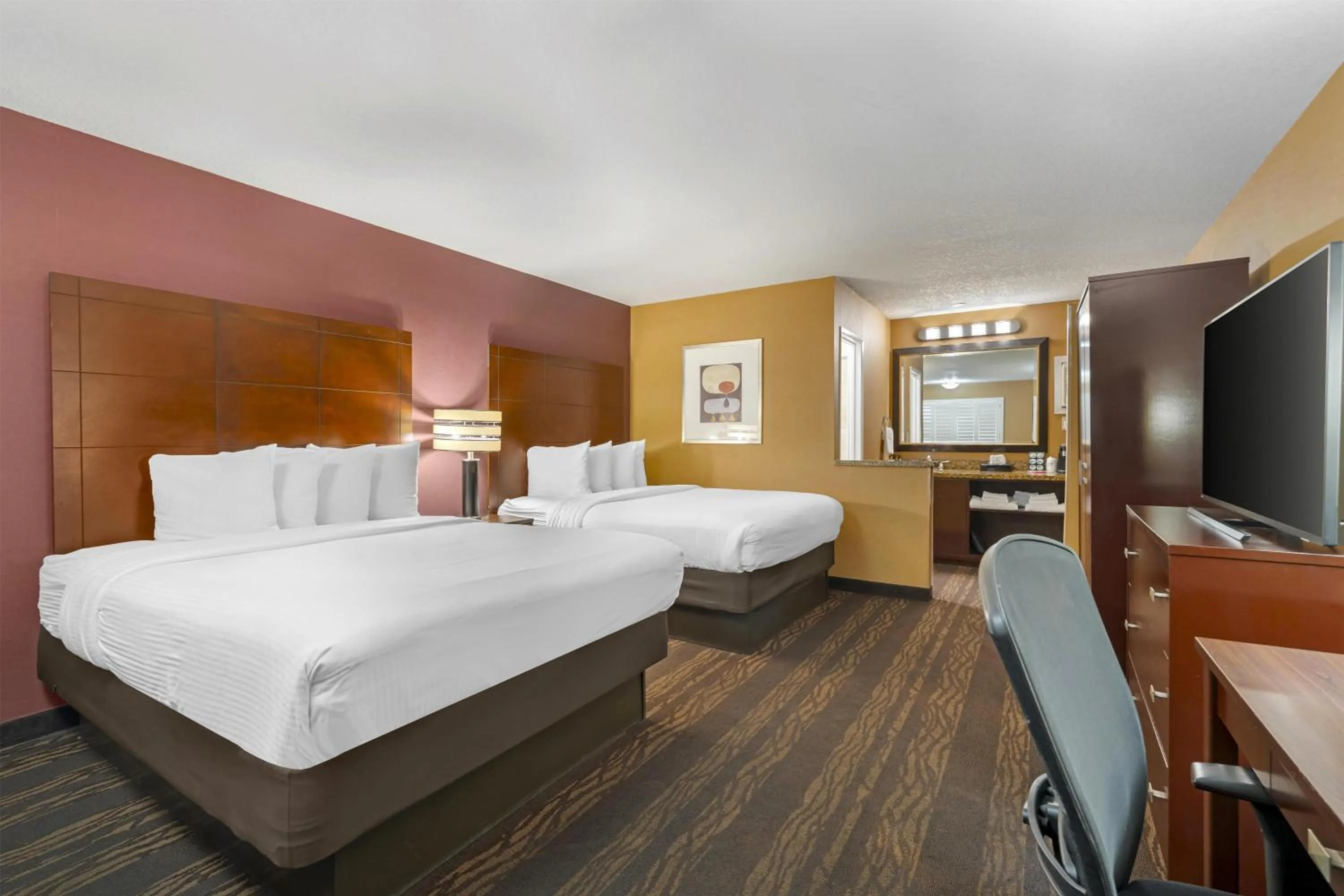 Bedroom, Bed in Best Western Plus Stovall's Inn