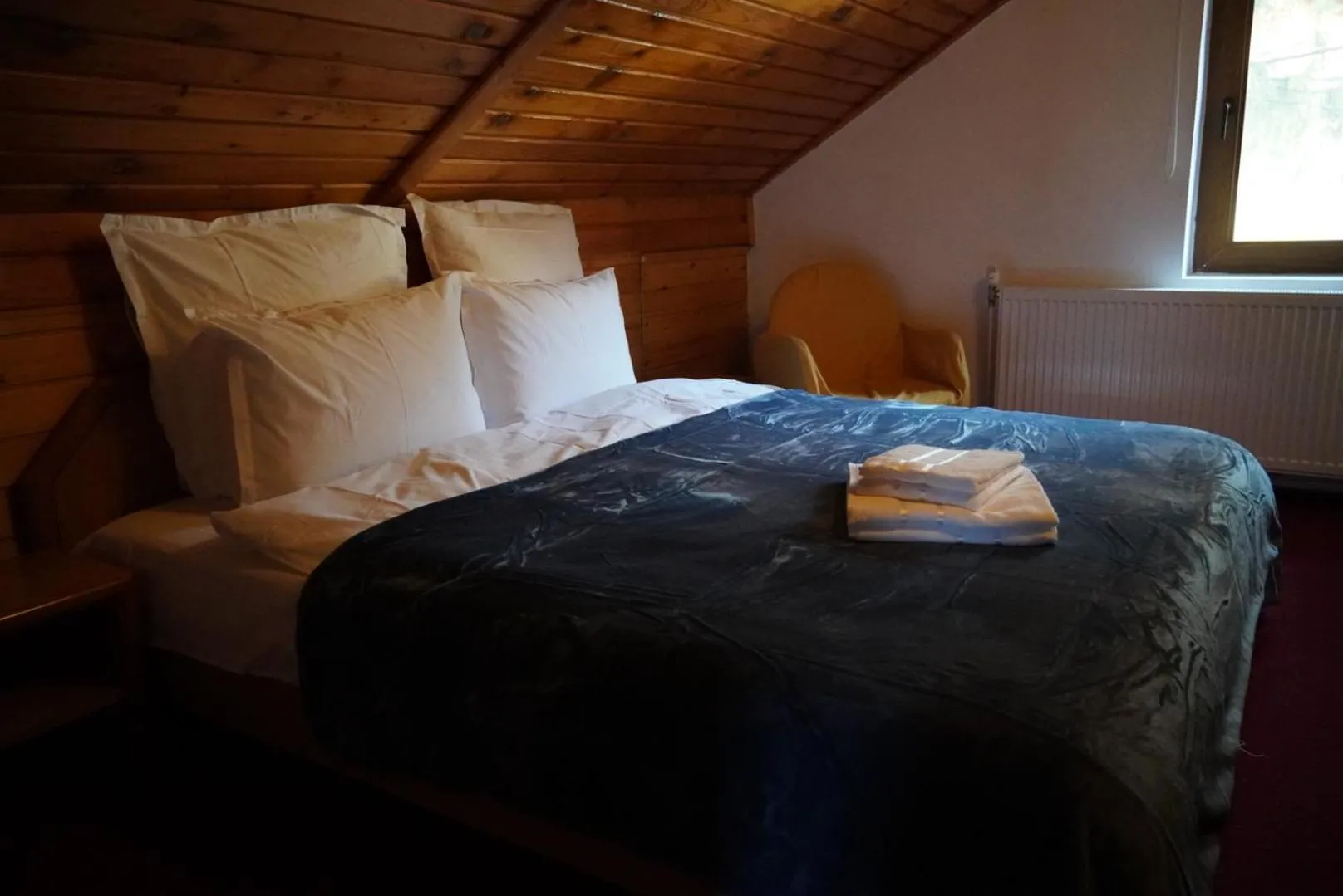 Bed in Pensiunea Kalinder