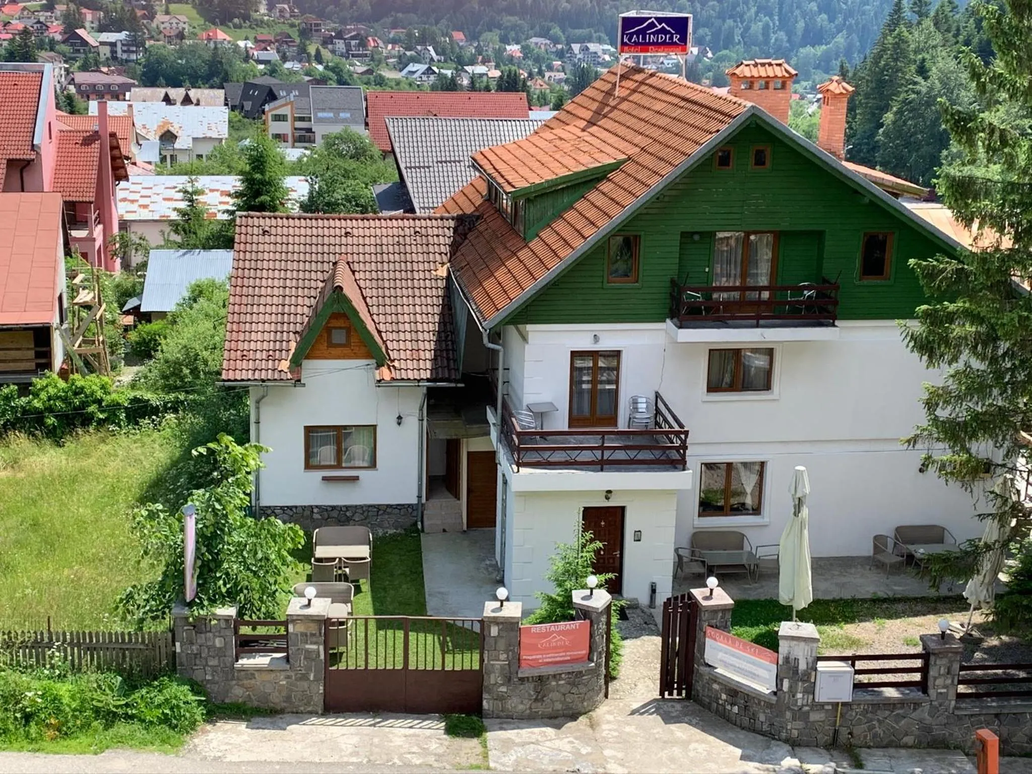 Property building in Pensiunea Kalinder