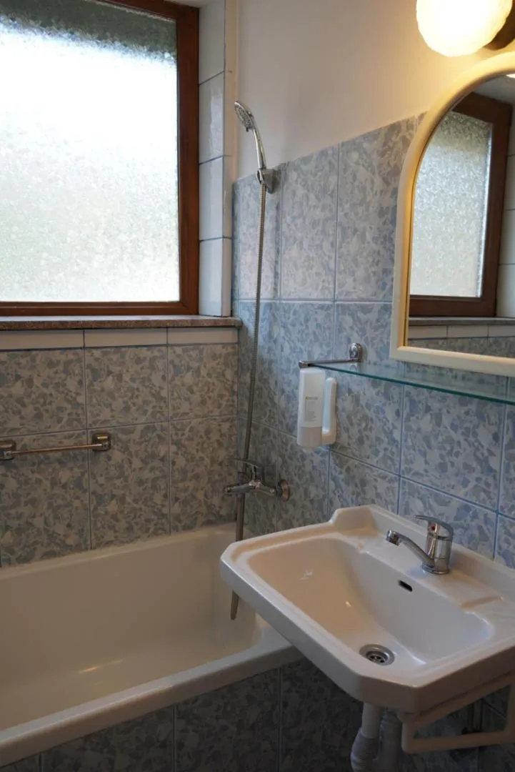 Bathroom in Pensiunea Kalinder