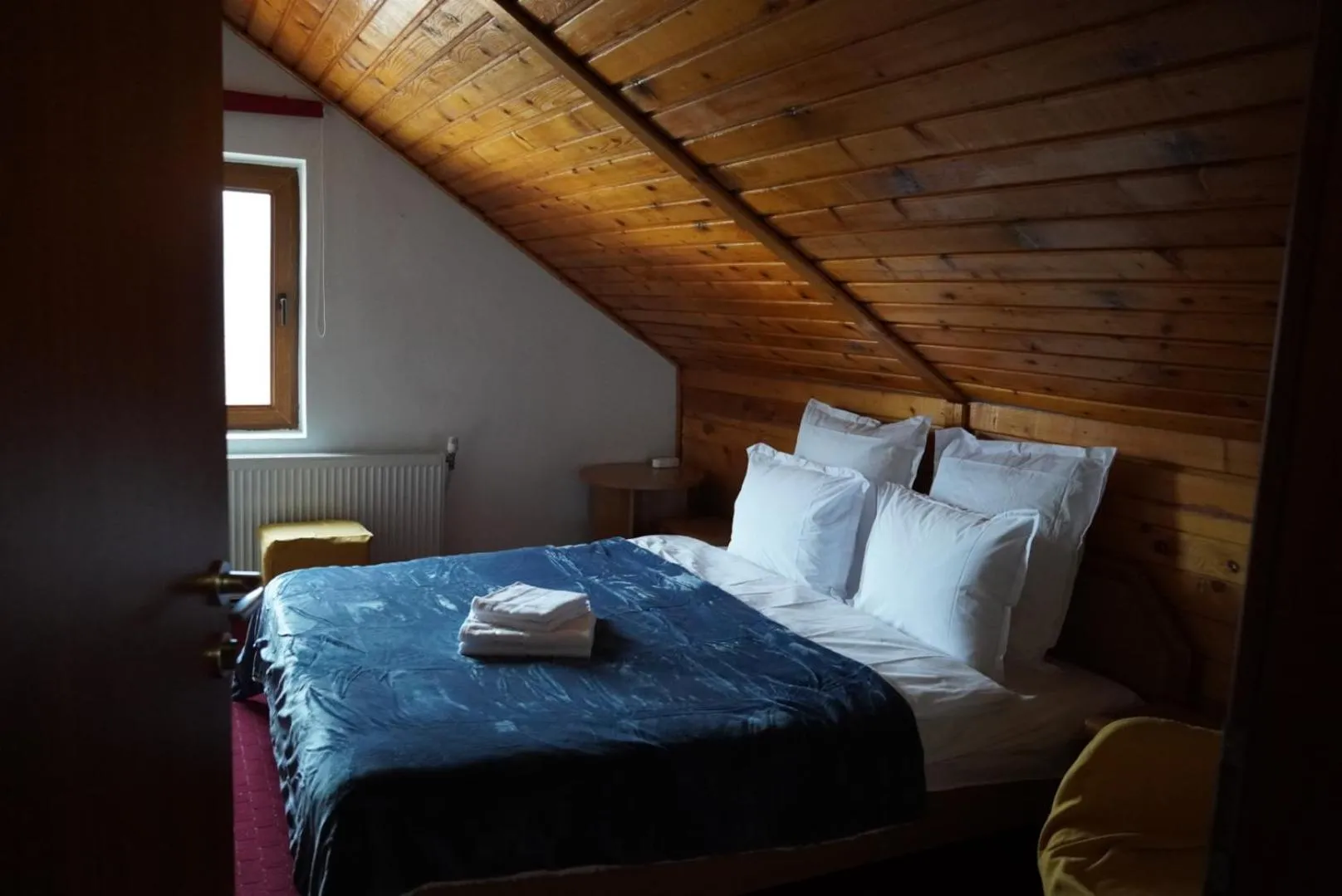 Bed in Pensiunea Kalinder