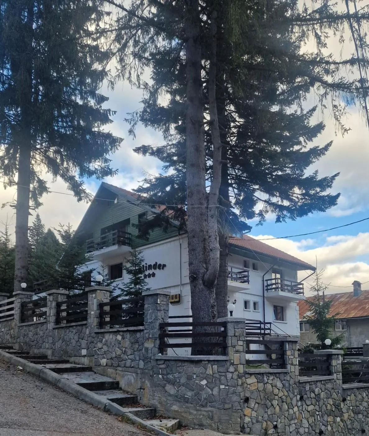 Property building in Pensiunea Kalinder