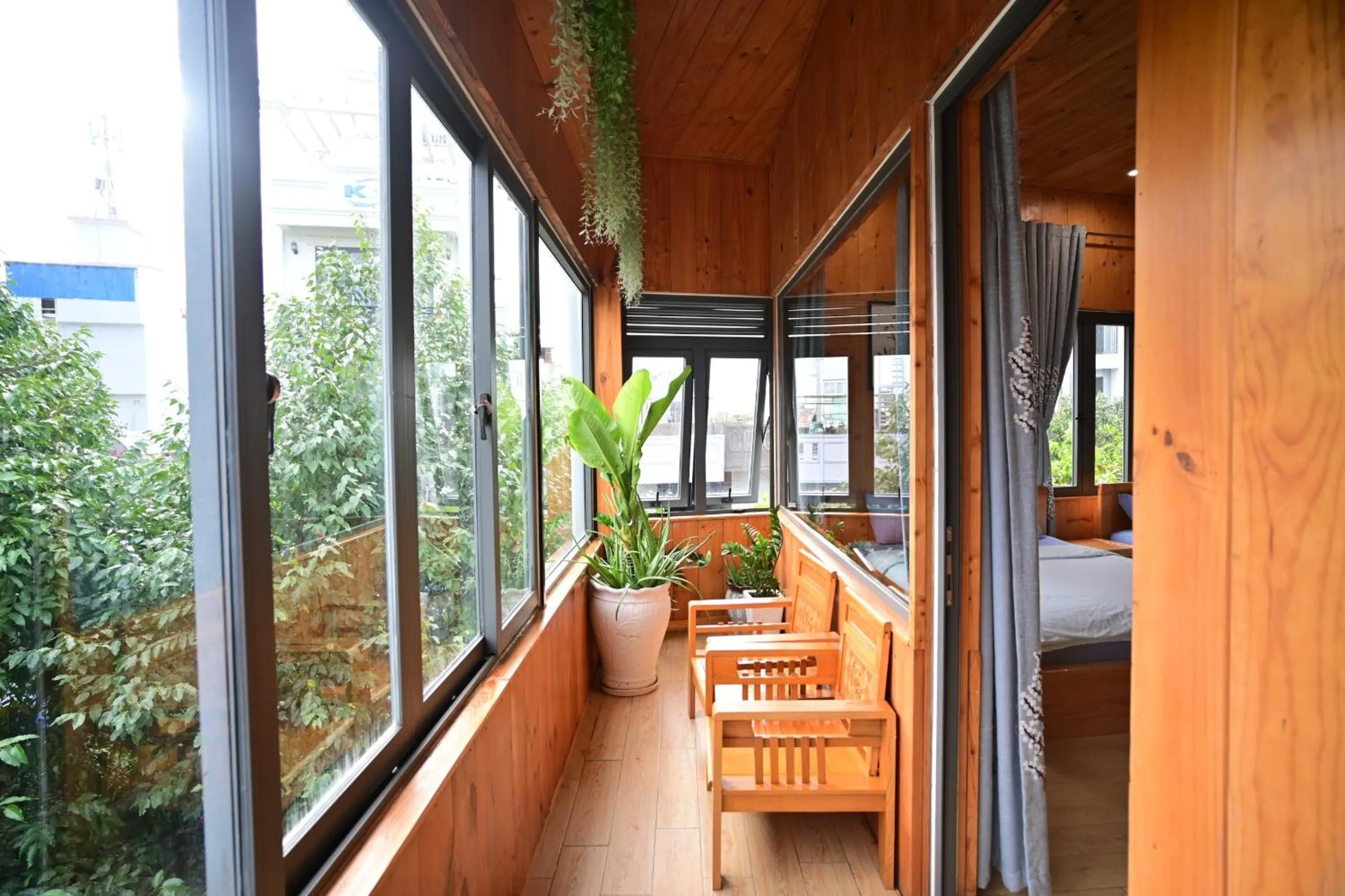 Communal lounge/ TV room in Little Home Homestay