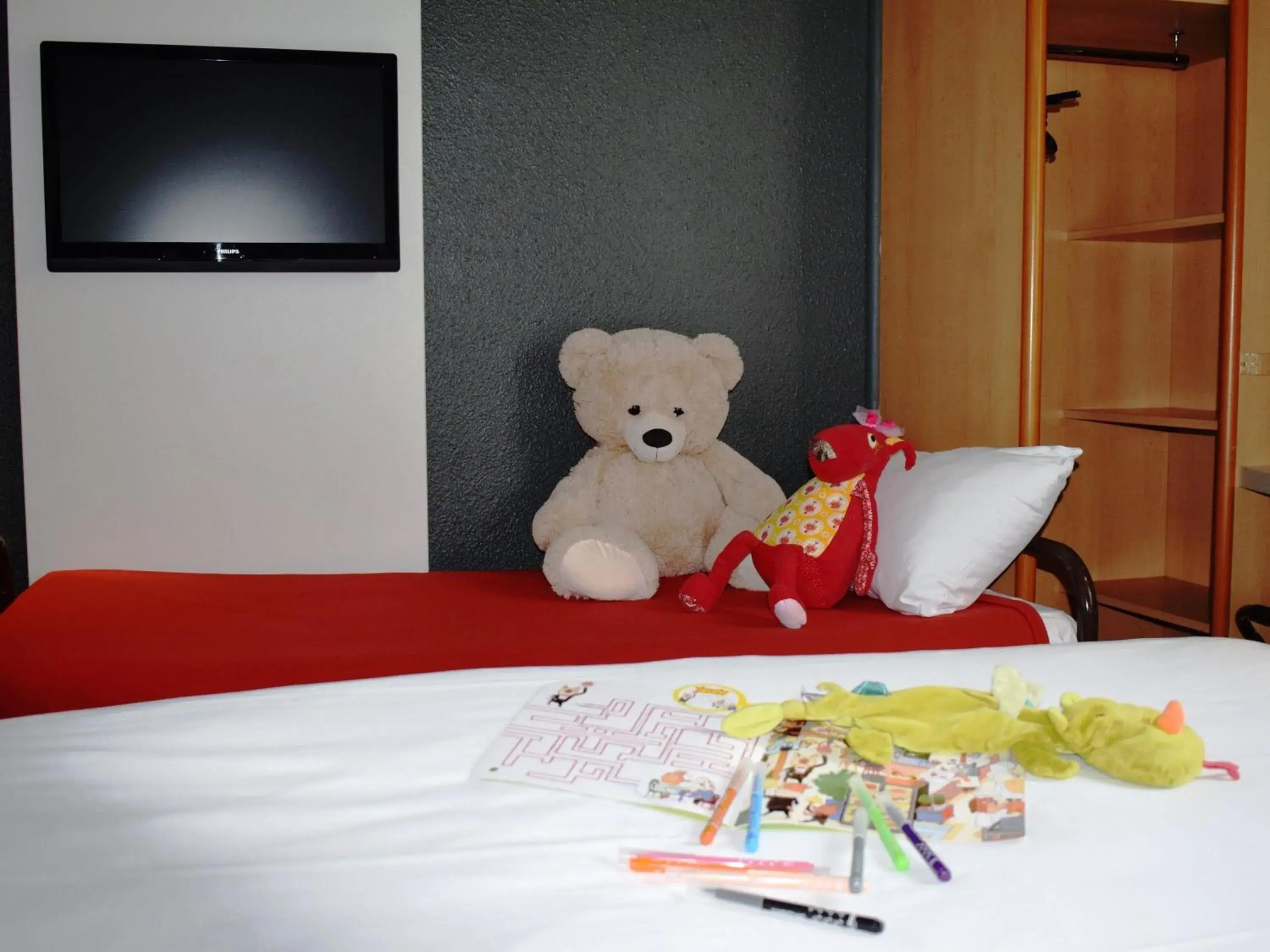 Bedroom, Bed in ibis Chartres Ouest Luce Bedroom, Bed in ibis Chartres Ouest Luce