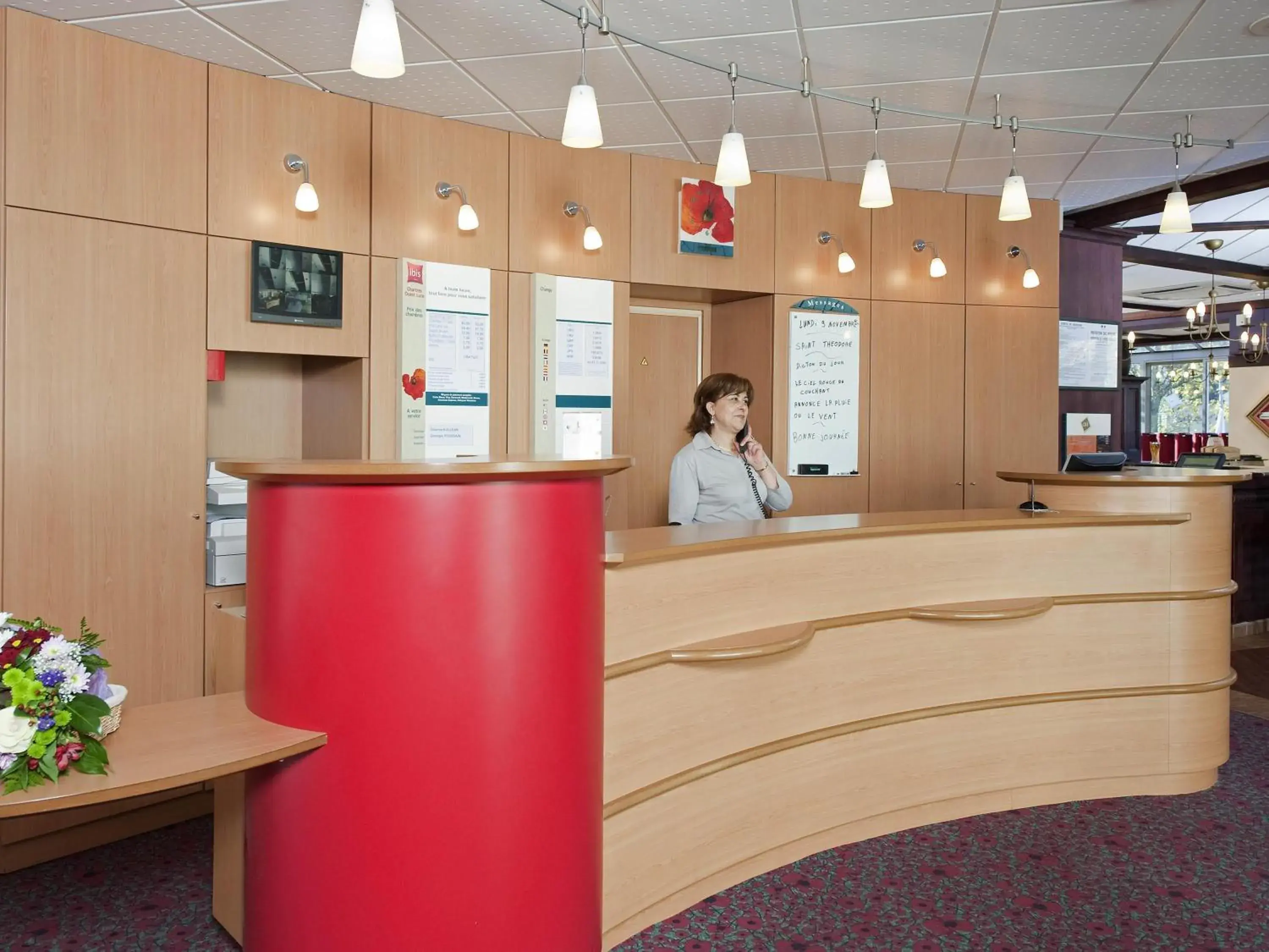 Lounge or bar in ibis Chartres Ouest Luce Lounge or bar in ibis Chartres Ouest Luce