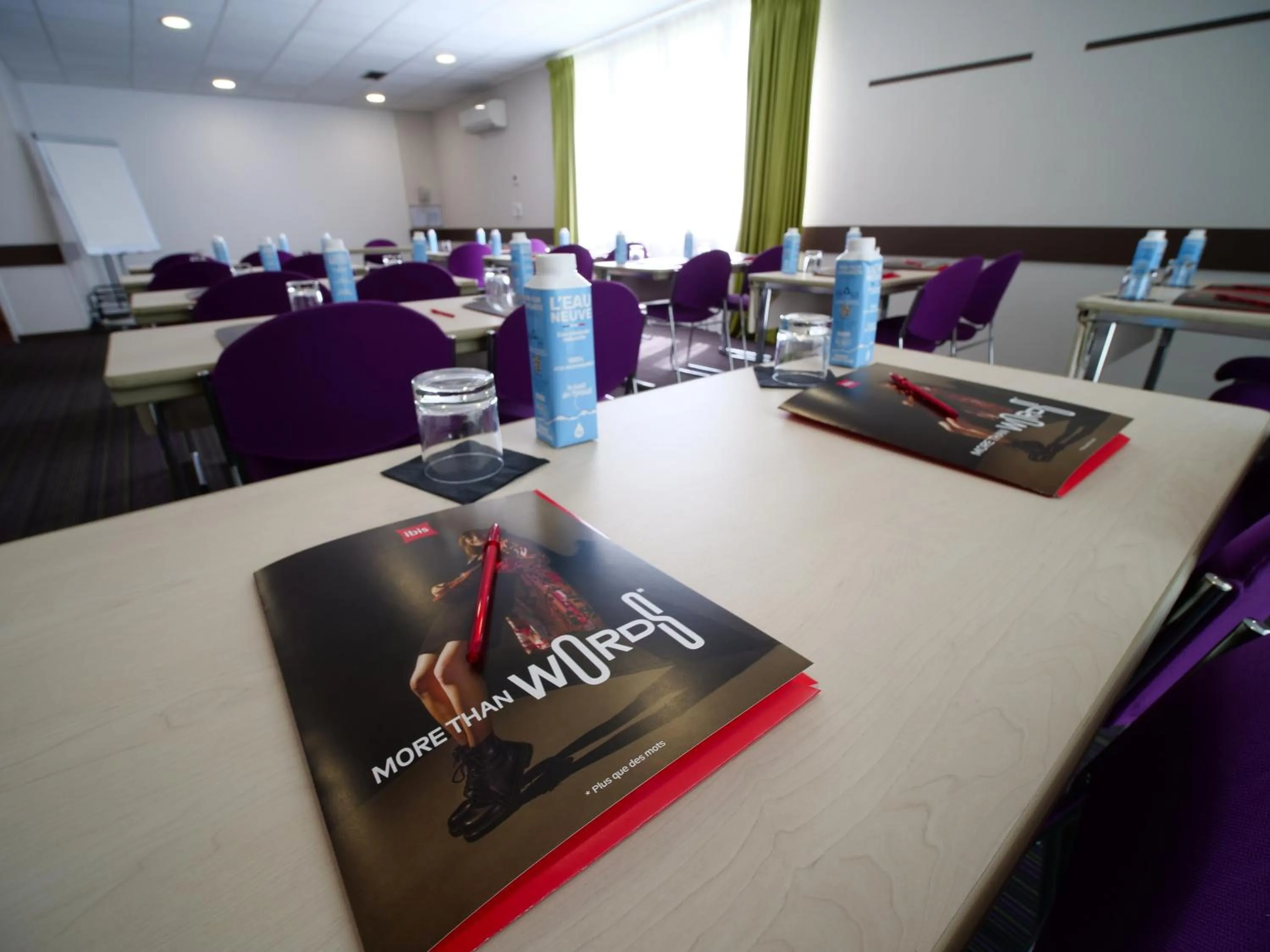 Meeting/conference room in ibis Chartres Ouest Luce