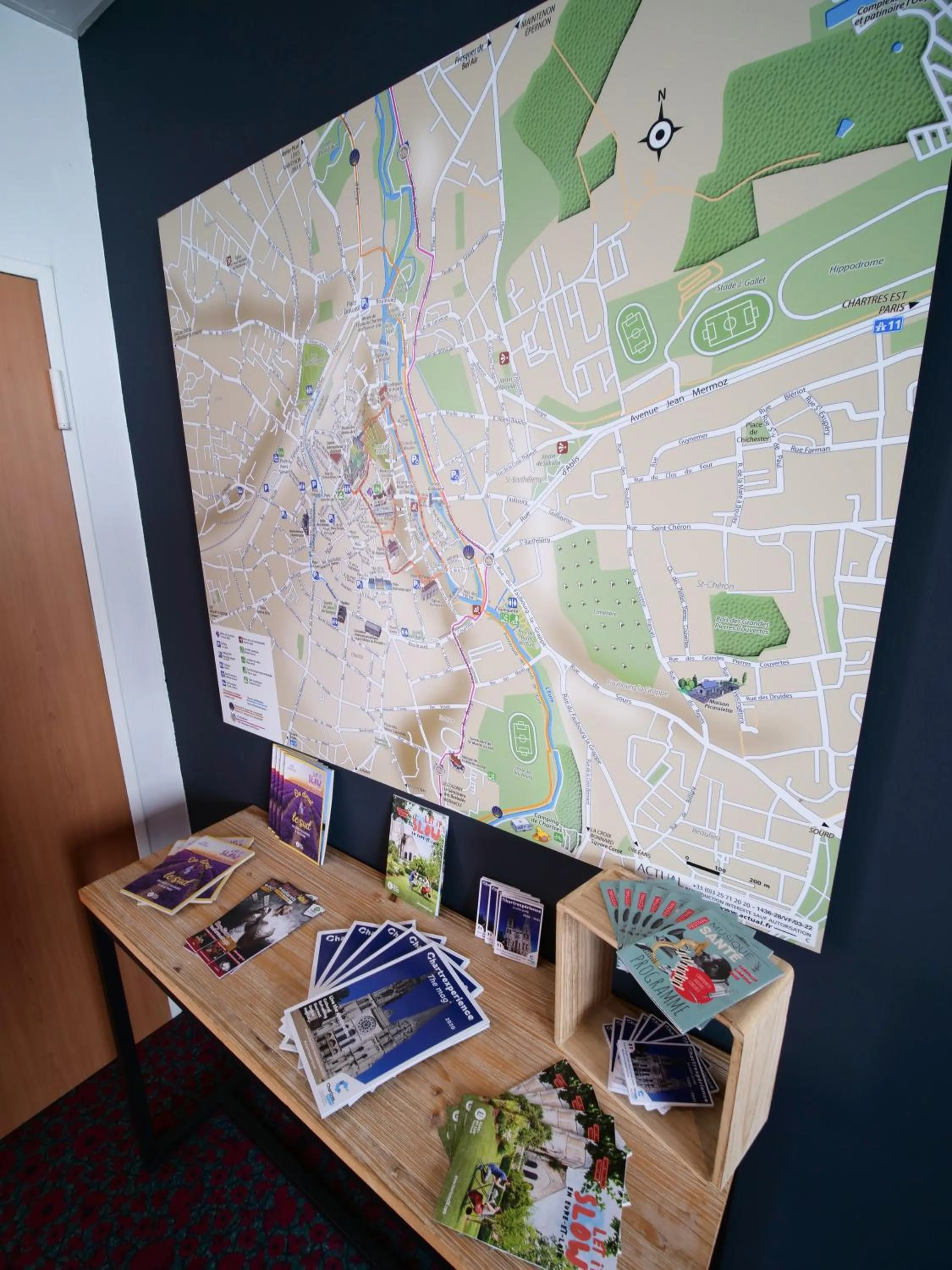 Lobby or reception in ibis Chartres Ouest Luce